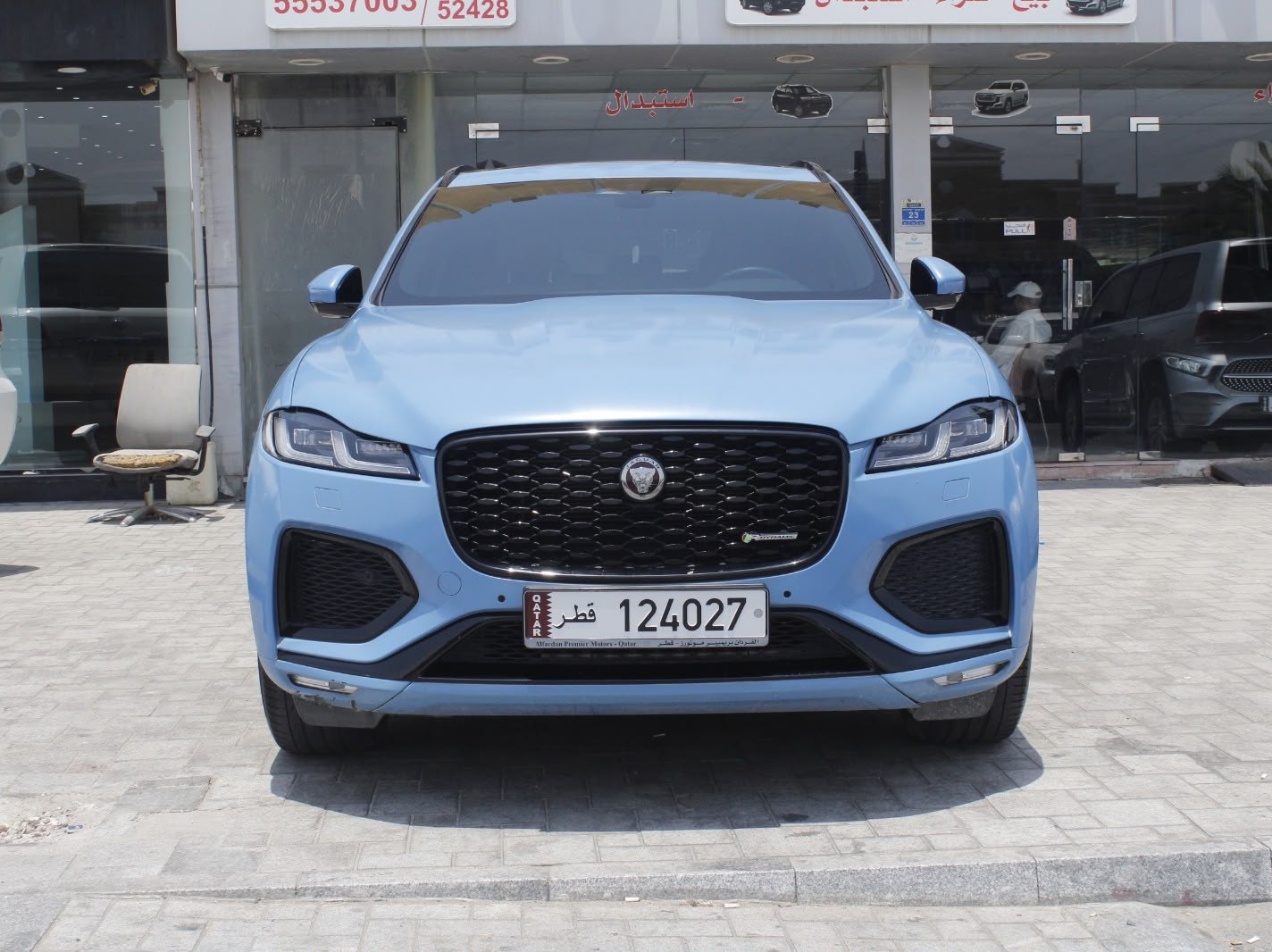 Jaguar F-PACE 2.0 i4 R-Dynamic SE 2023 - Image 2
