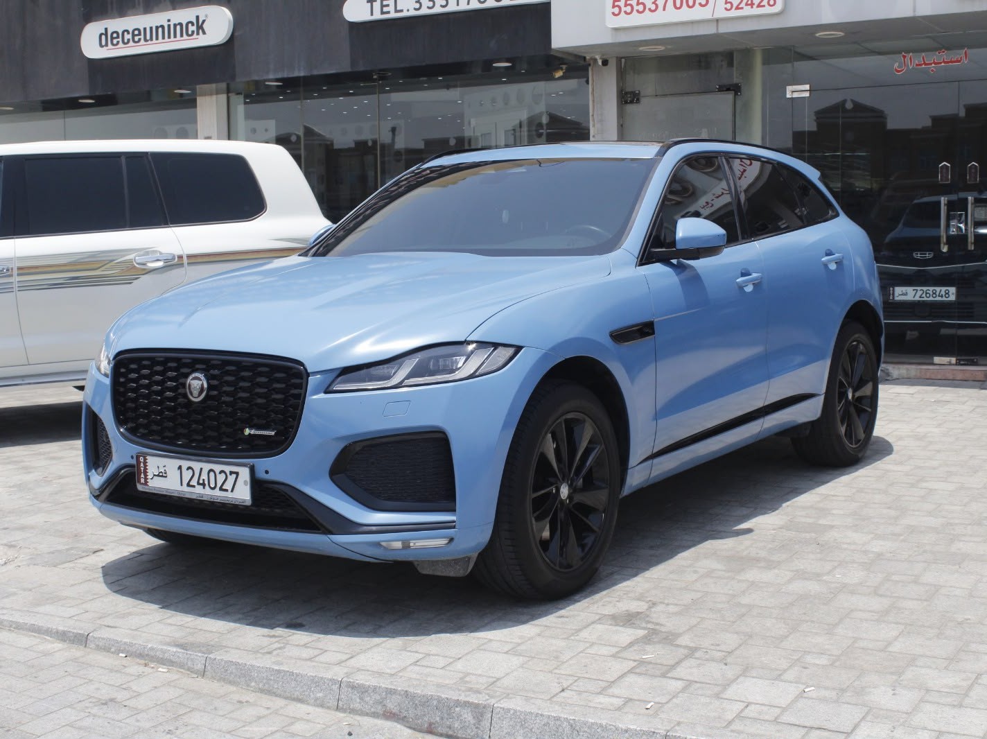 Jaguar F-PACE 2.0 i4 R-Dynamic SE 2023 - Image 3