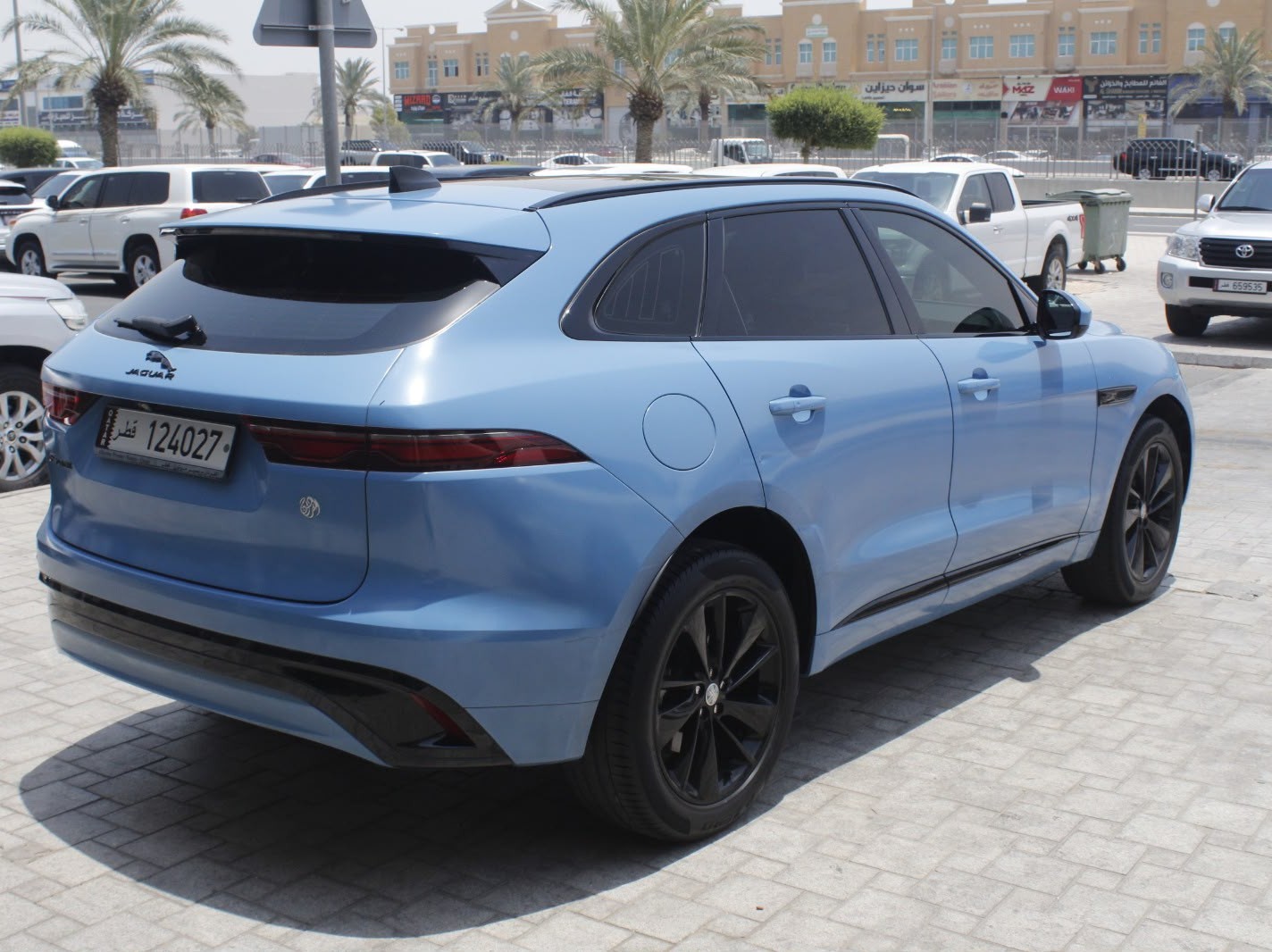 Jaguar F-PACE 2.0 i4 R-Dynamic SE 2023 - Image 4
