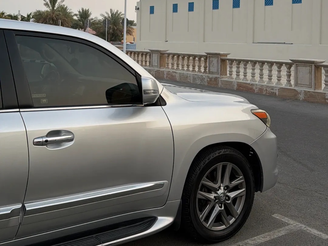Lexus LX 570 2012 - Image 4