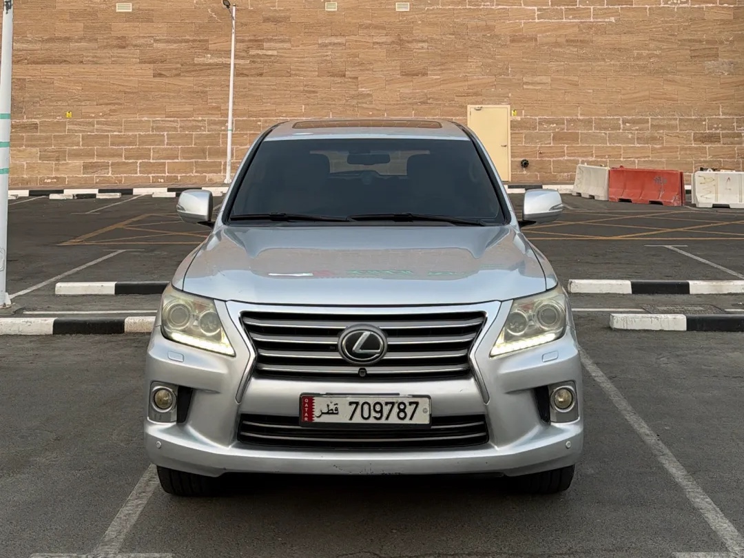 Lexus LX 570 2012 - Image 2