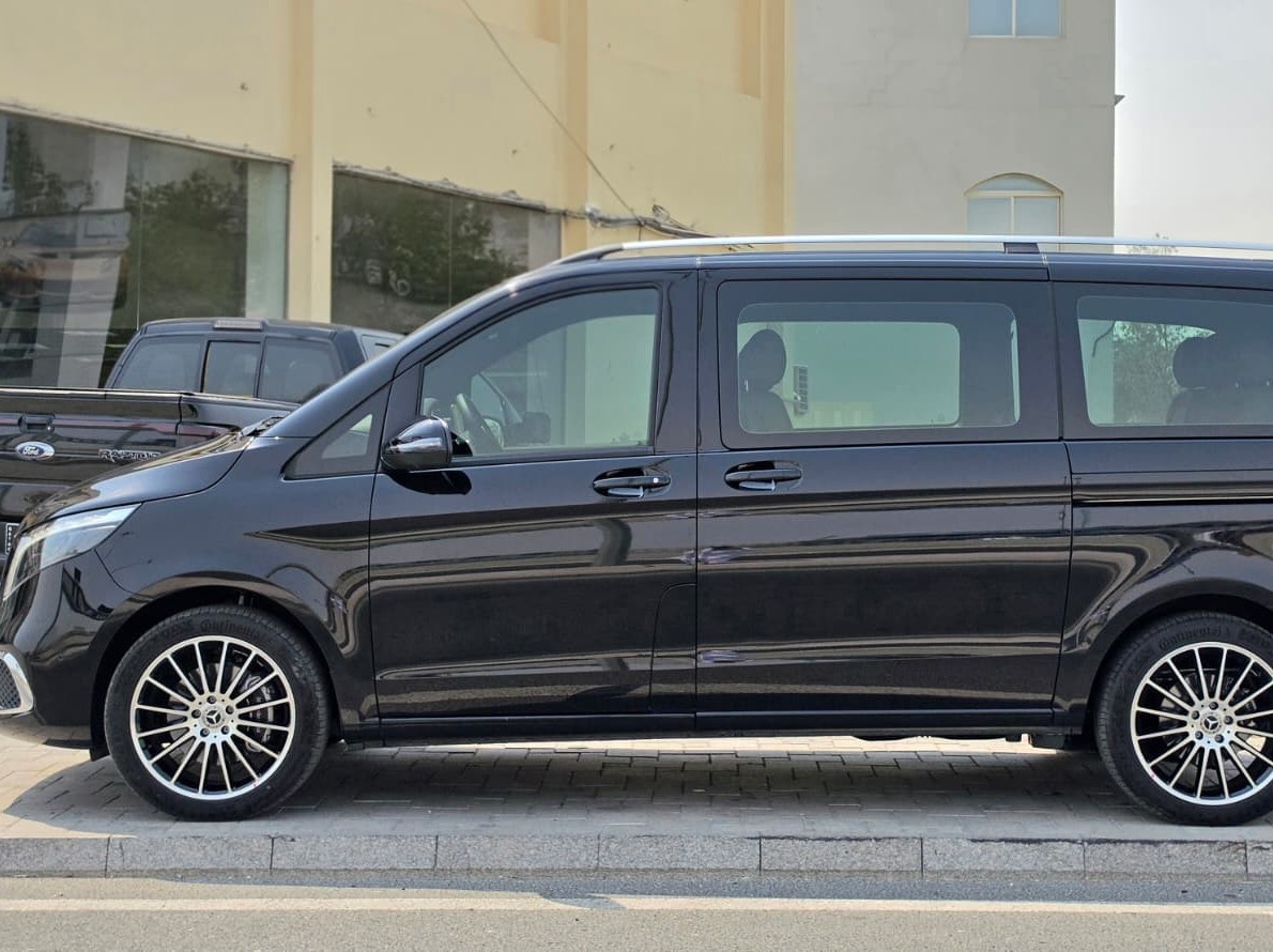 Mercedes-Benz V-Class 250 2023 - Image 4