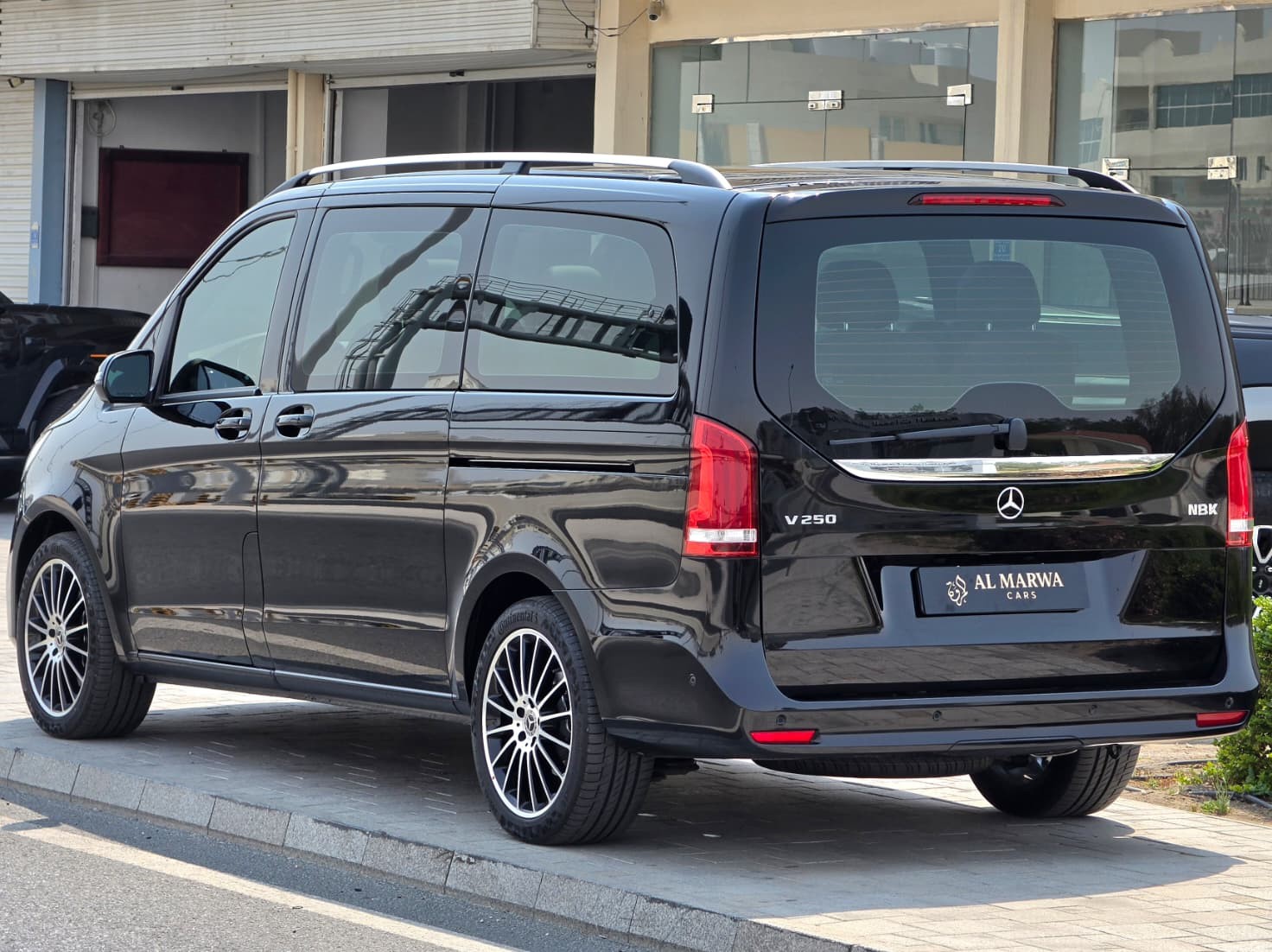 Mercedes-Benz V-Class 250 2023 - Image 3