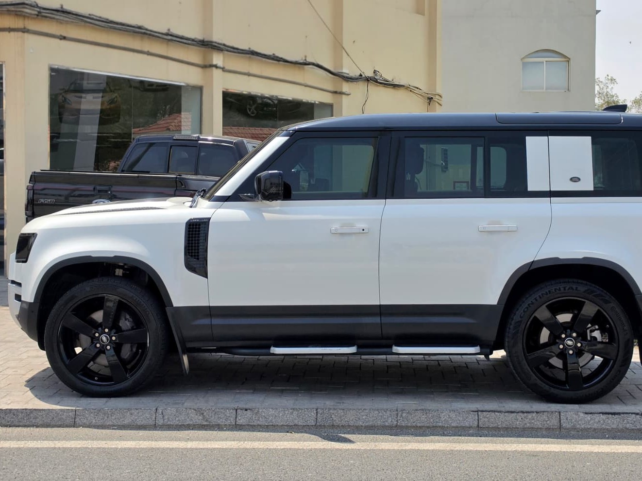 Land Rover Defender 110 3.0i6 HSE 2021 - Image 3