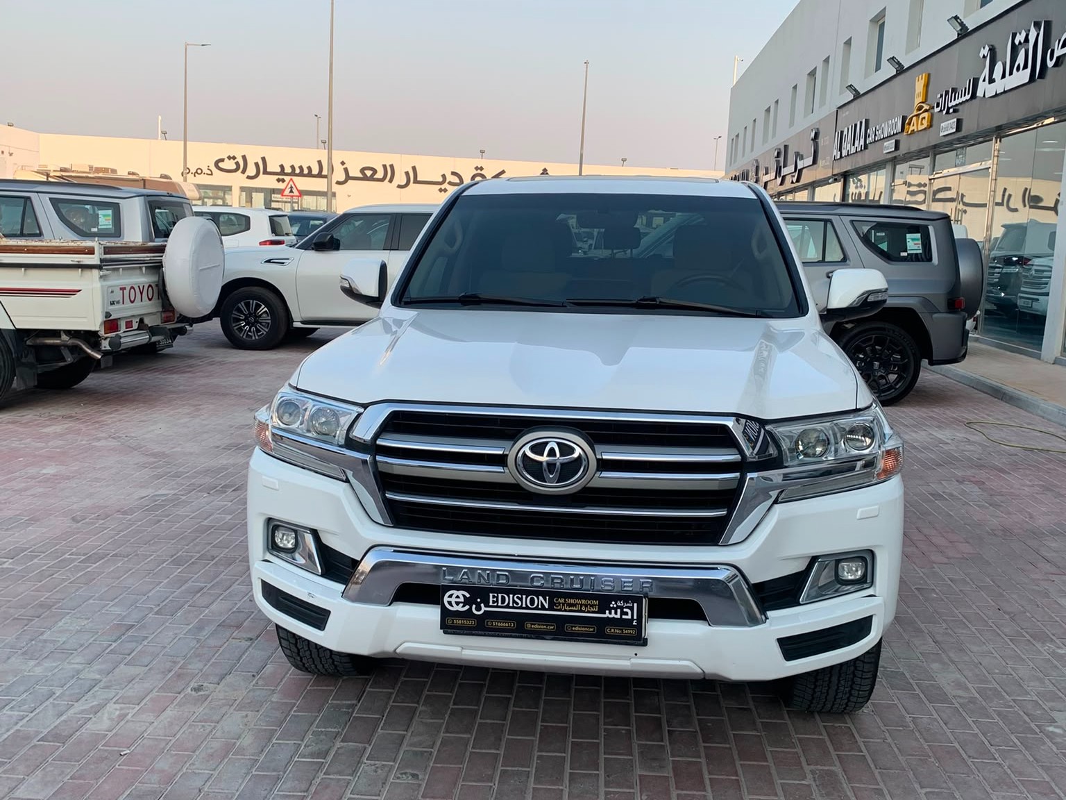 Toyota Land Cruiser GXR v8 2020 - Image 2
