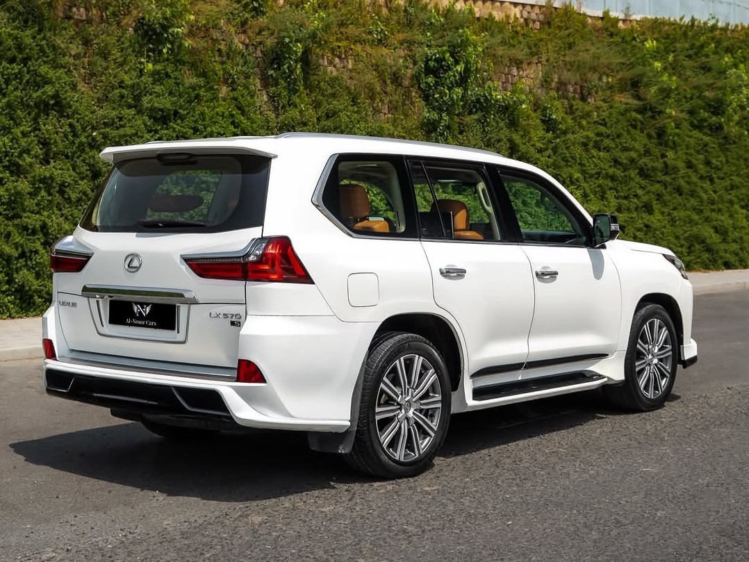 Lexus LX 570 S 2017 - Image 3
