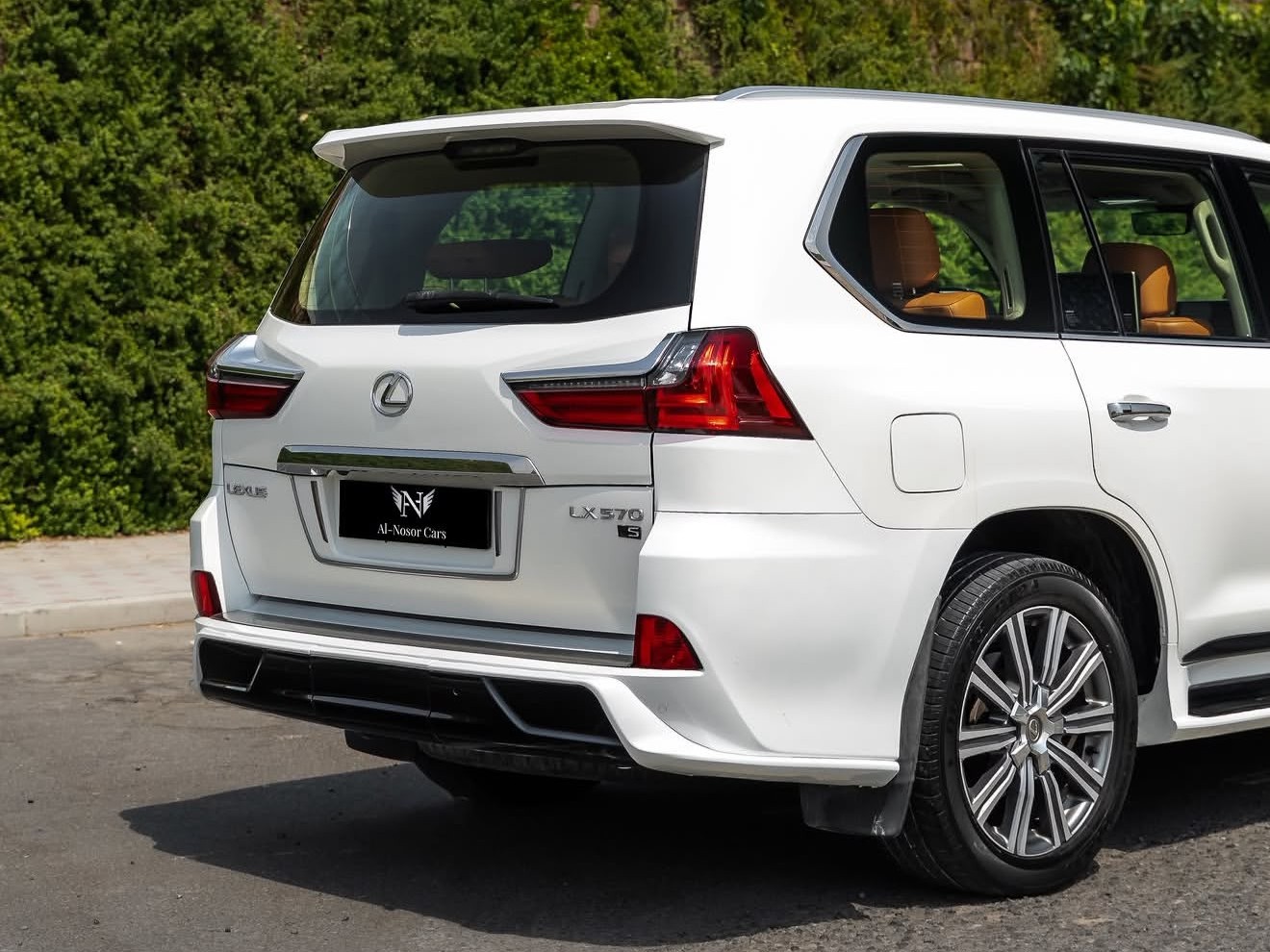 Lexus LX 570 S 2017 - Image 4
