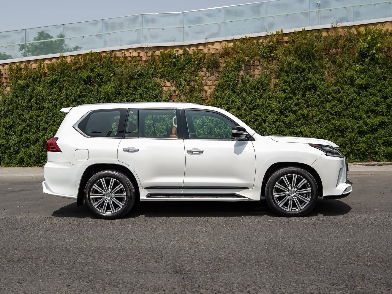 Lexus LX 570 S 2017 - Image 2