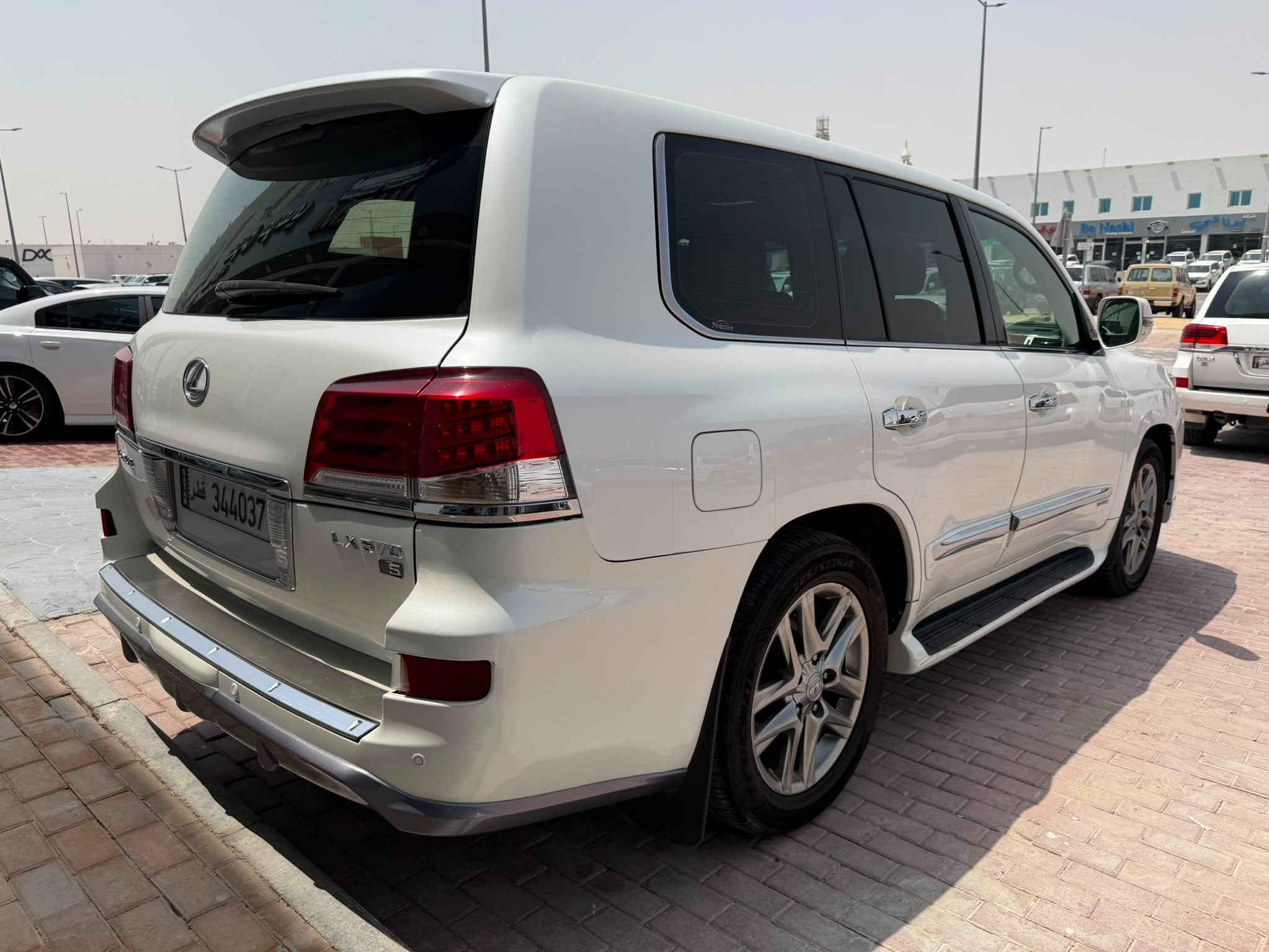 Lexus LX 570 S 2014 - Image 4