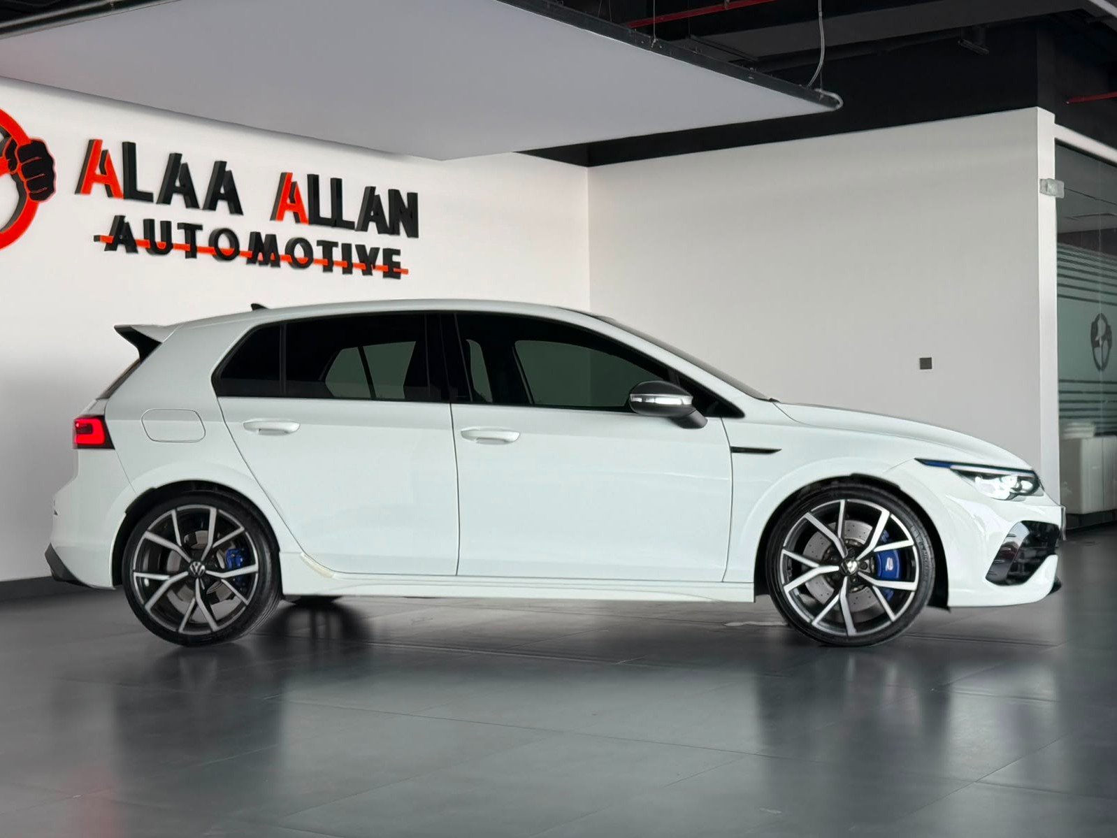 Volkswagen Golf R  2022 - Image 3