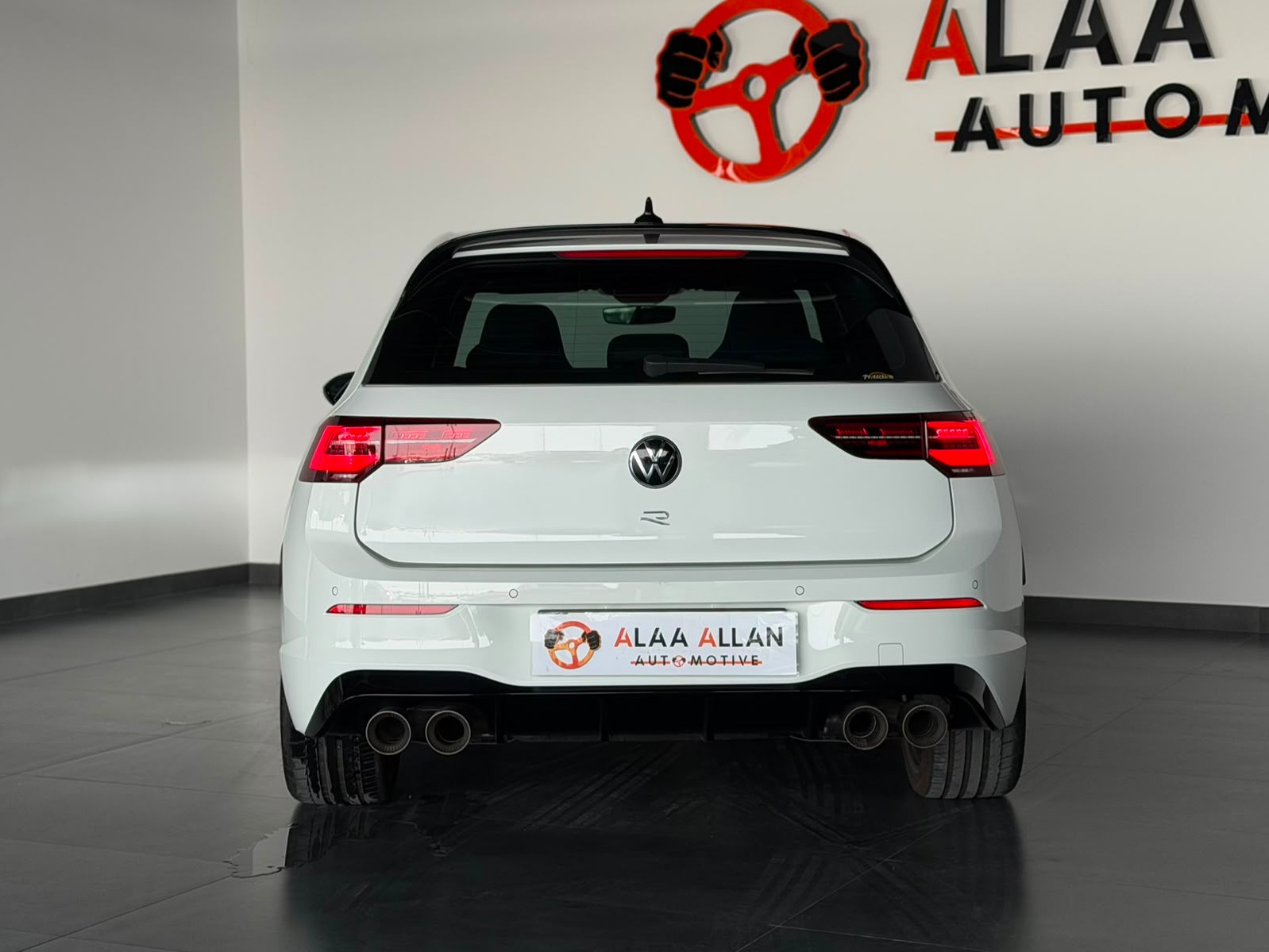 Volkswagen Golf R  2022 - Image 4