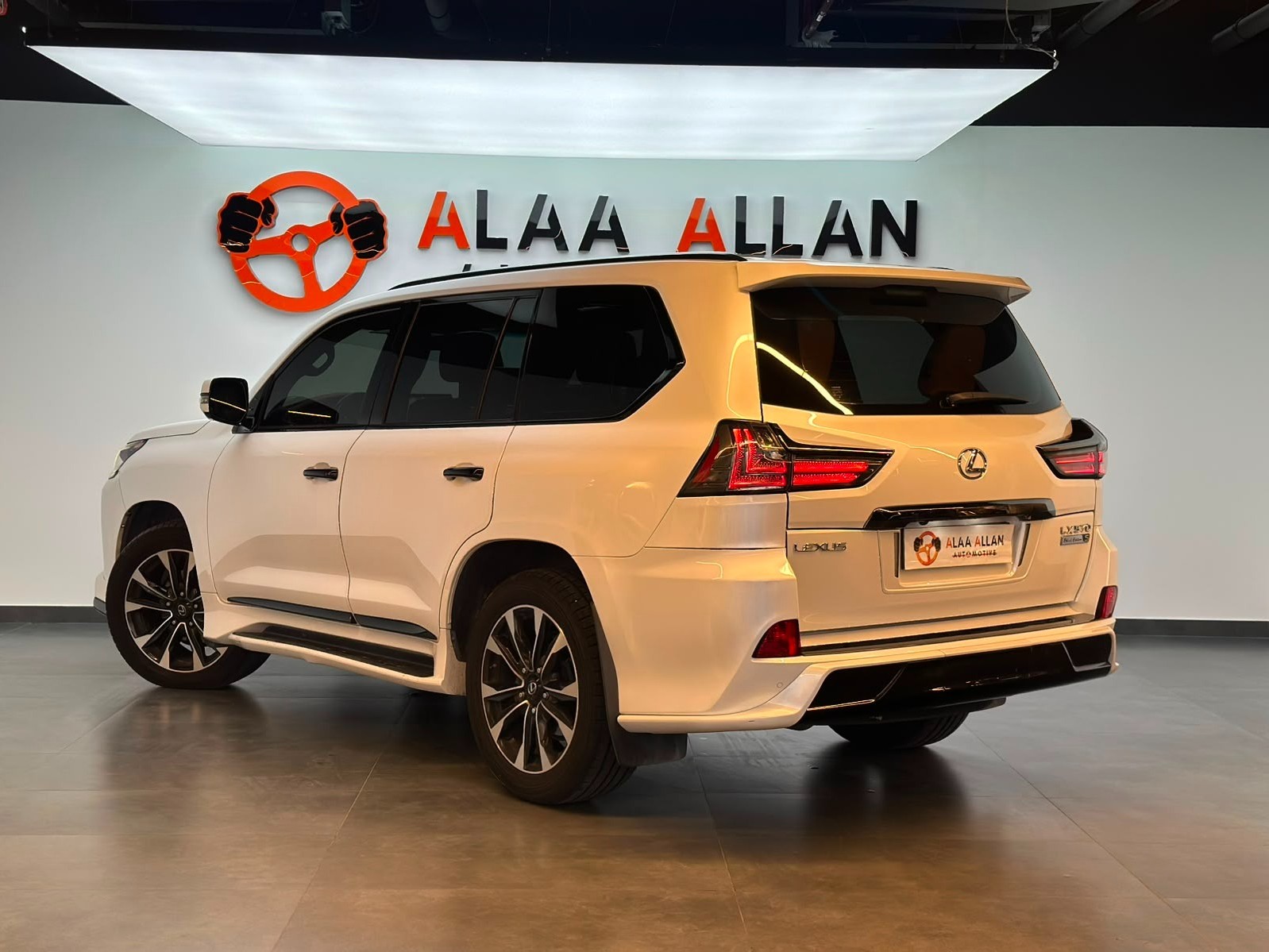 Lexus LX 570 S Black Edition 2019 - Image 4