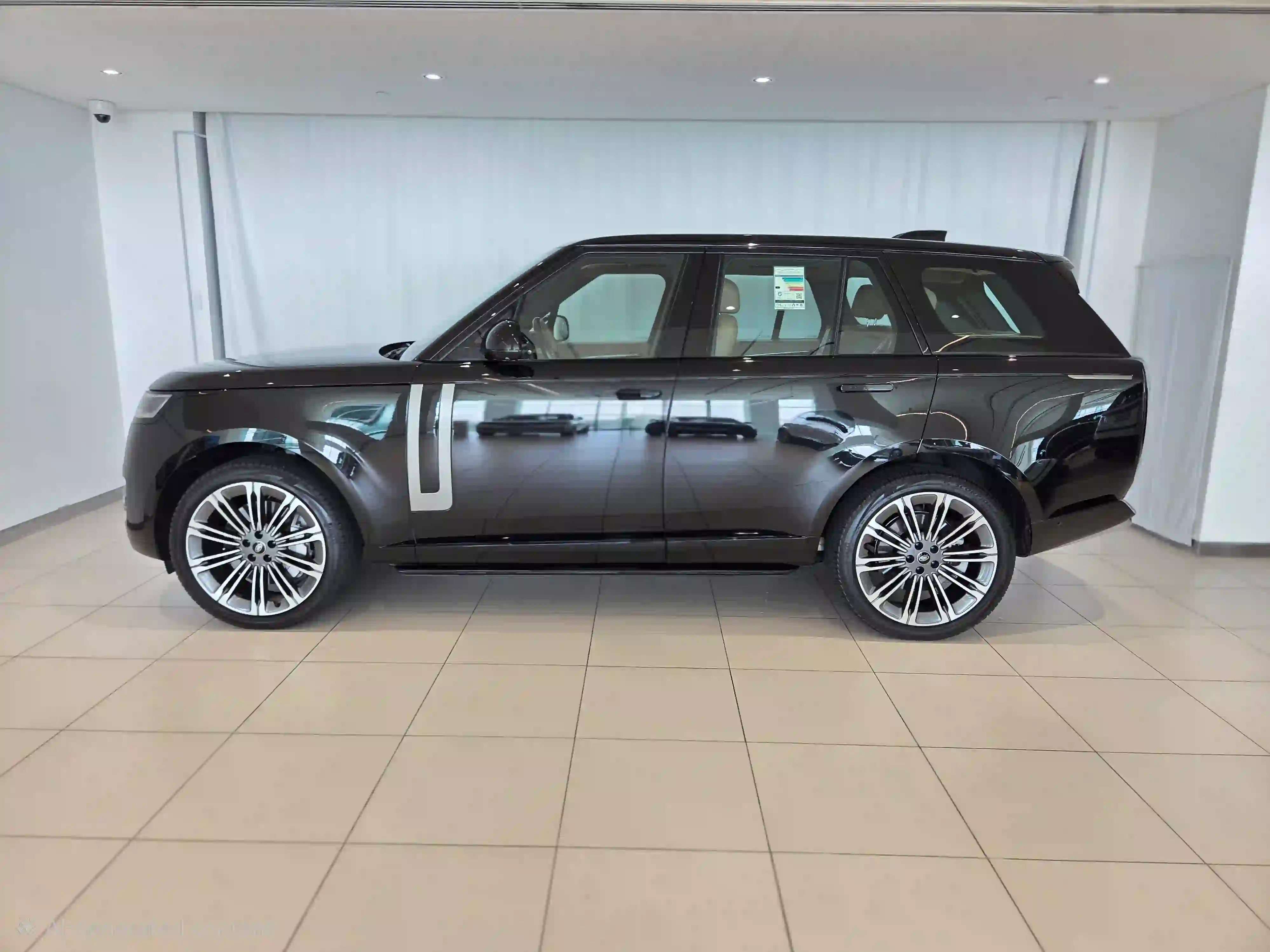 Land Rover Range Rover 4.4 V8 HSE 2024 - Image 3