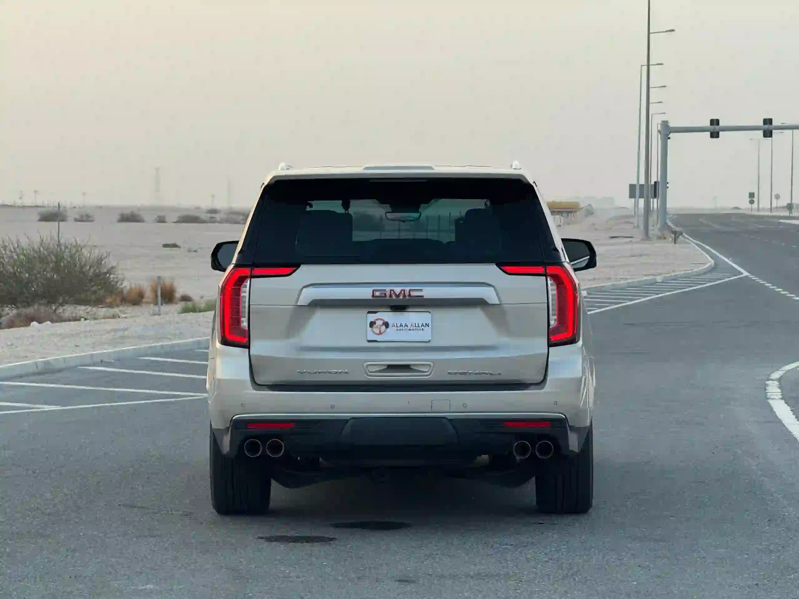 GMC Yukon Denali 2023 - Image 4