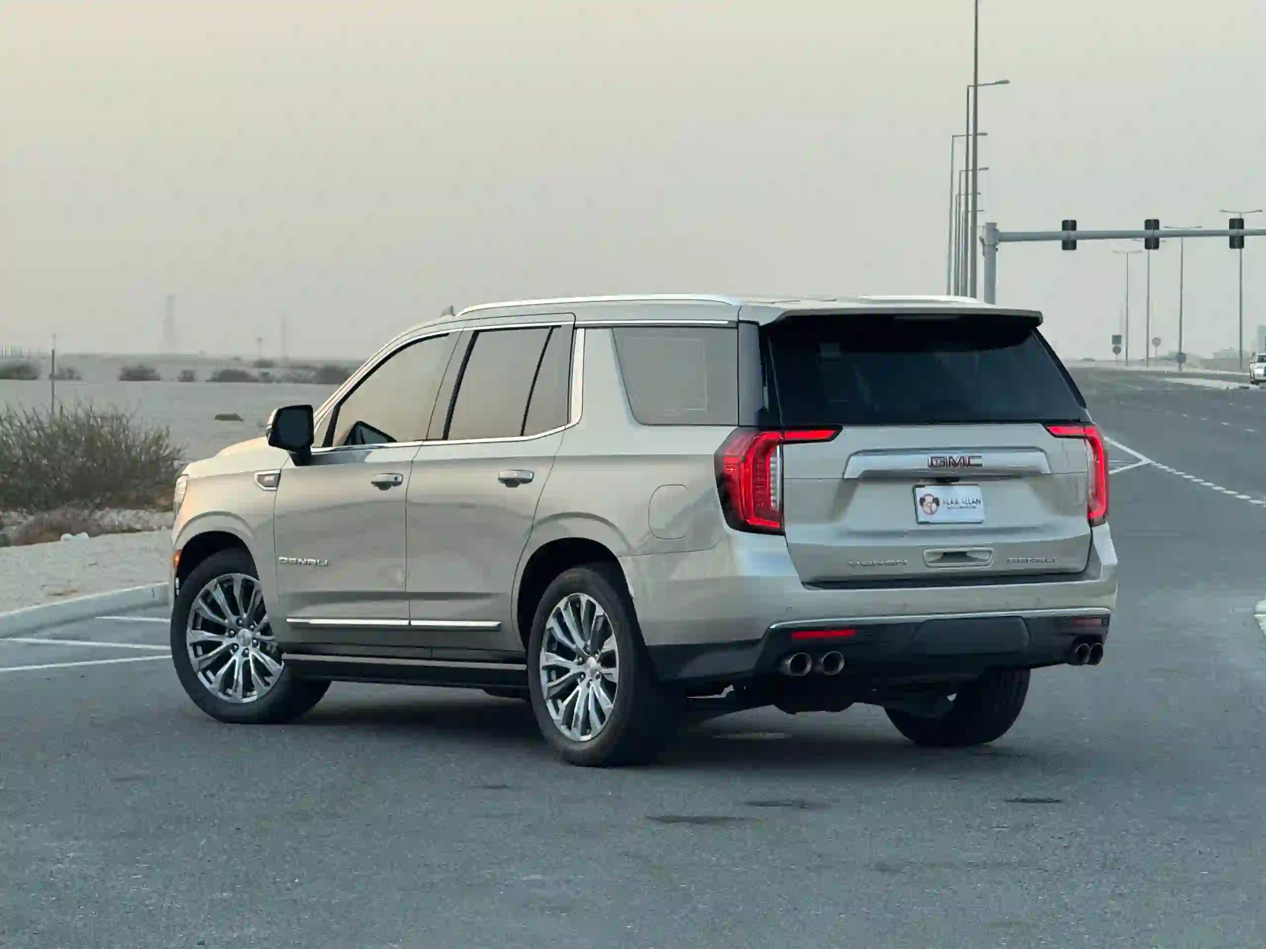 GMC Yukon Denali 2023 - Image 3