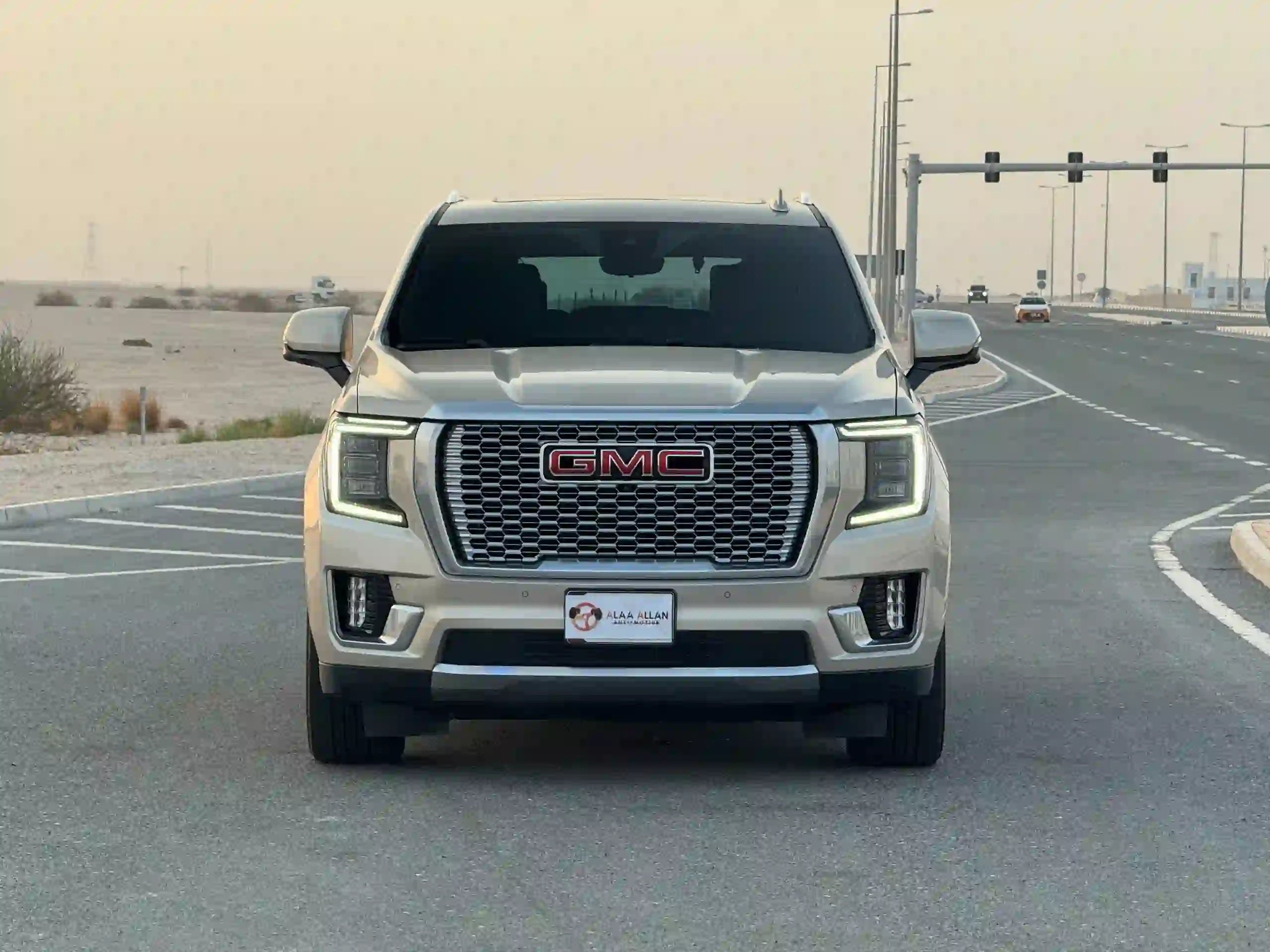 GMC Yukon Denali 2023 - Image 2