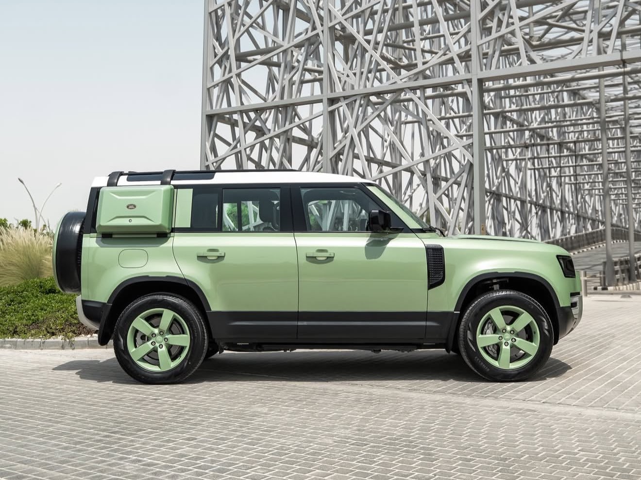 Land Rover Defender 75th Limited Edition 2023 - Image 3