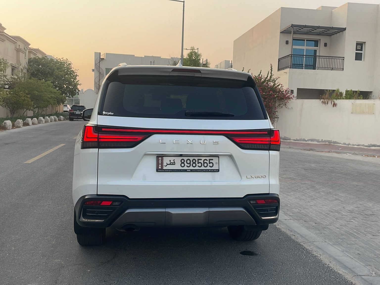 Lexus LX 600 Luxury  2023 - Image 4