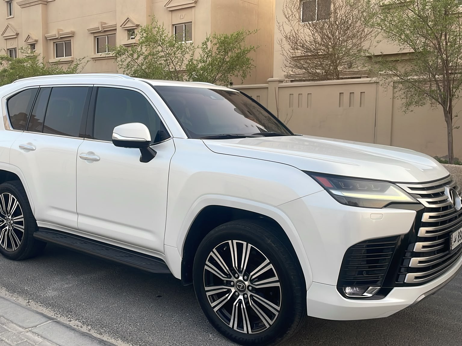 Lexus LX 600 Luxury  2023 - Image 2