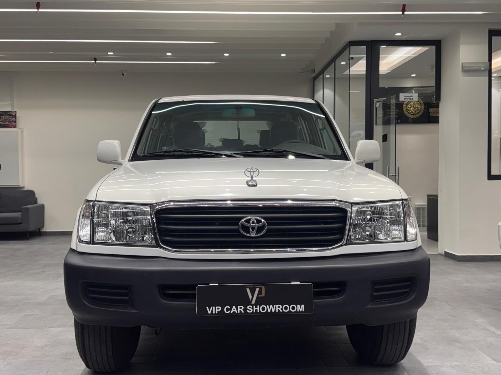 Toyota Land Cruiser GXR v6 2001 - Image 2