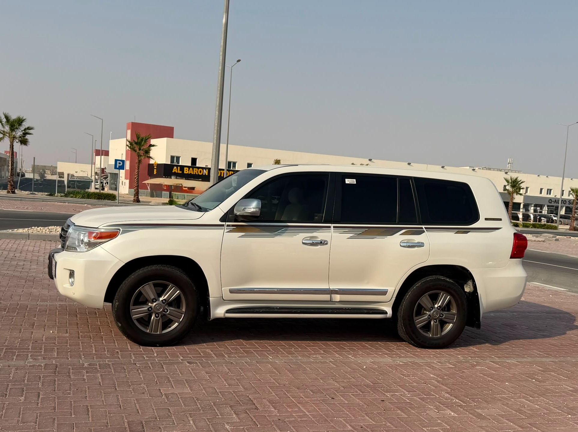 Toyota Land Cruiser GXR v8 2014 - Image 3