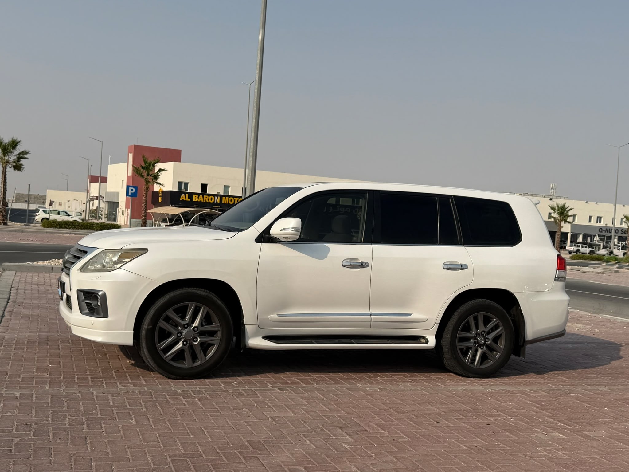 Lexus LX 570 2009 - Image 3