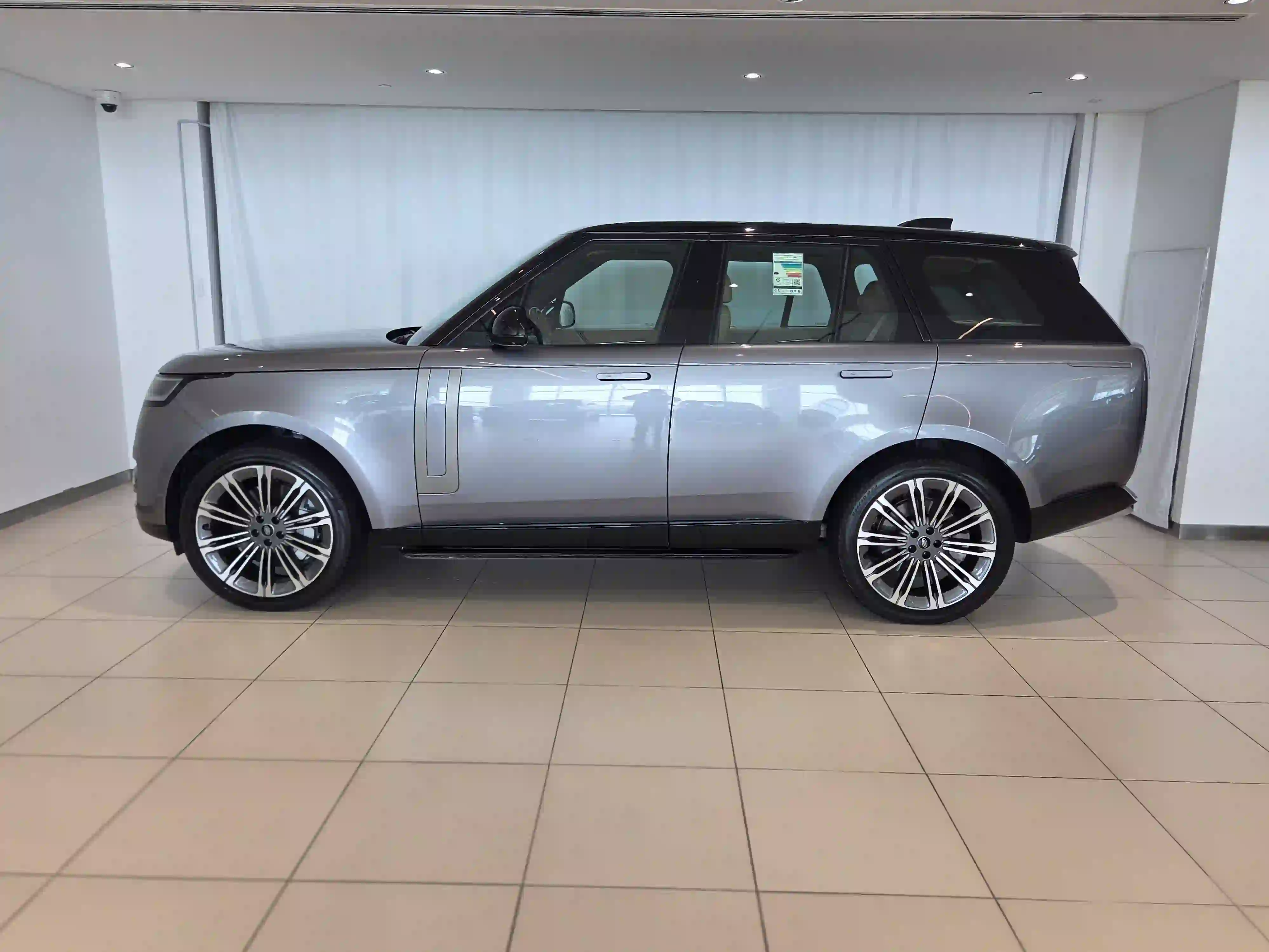 Land Rover Range Rover 4.4 V8 HSE 2024 - Image 3