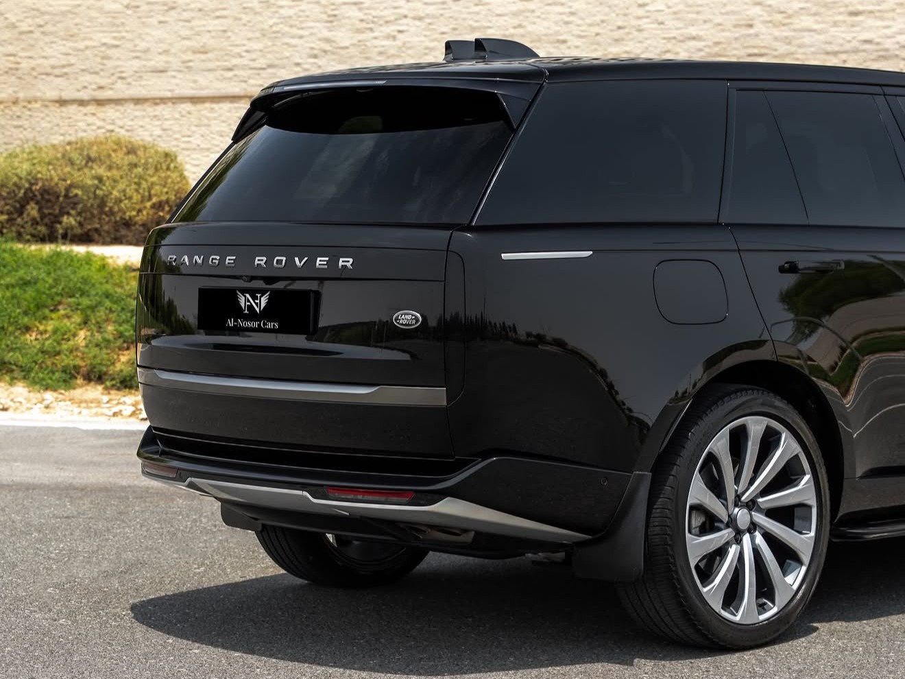 Land Rover Range Rover Vogue HSE 2023 - Image 3