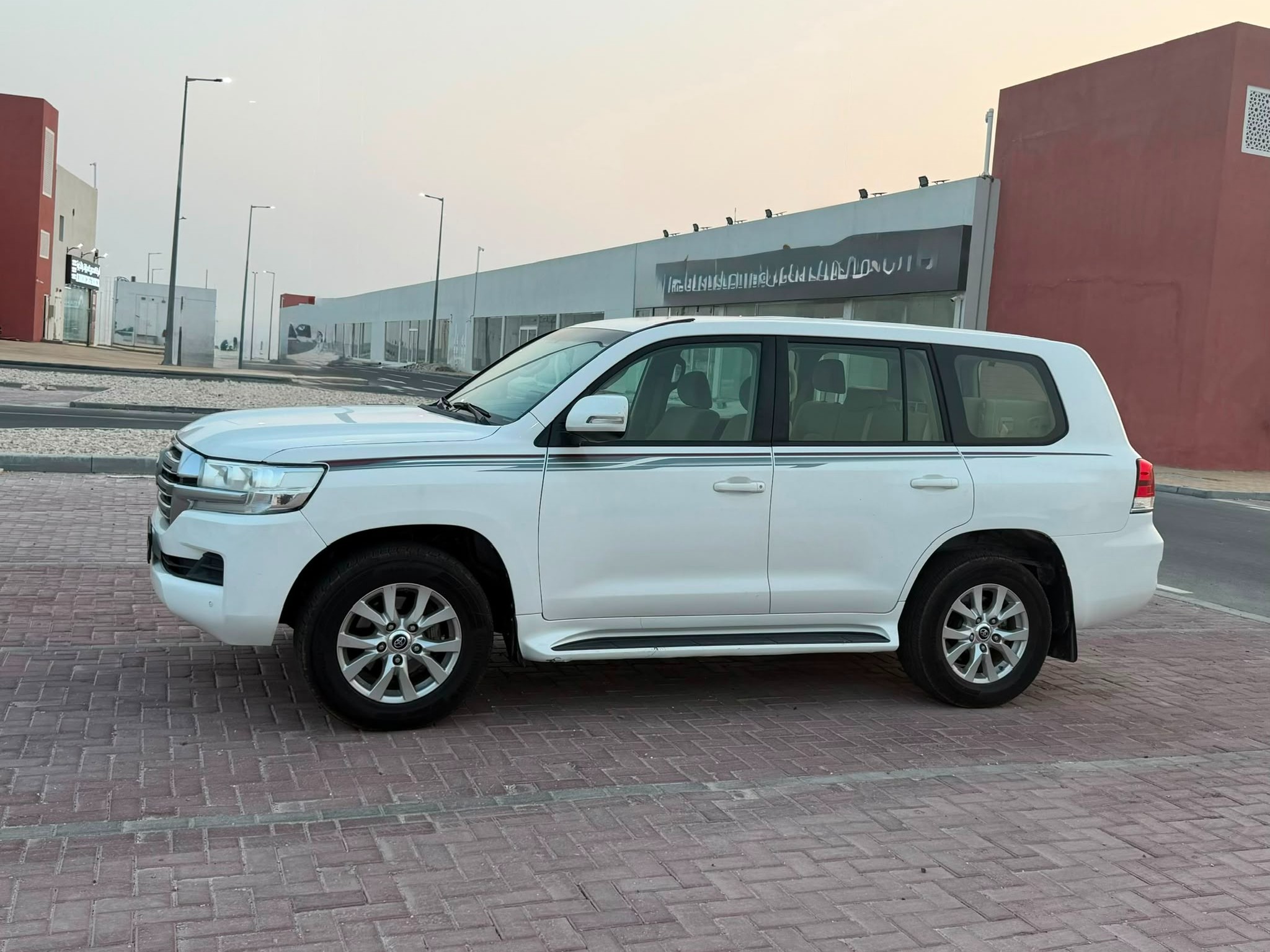 Toyota Land Cruiser GXR v6 2020 - Image 3