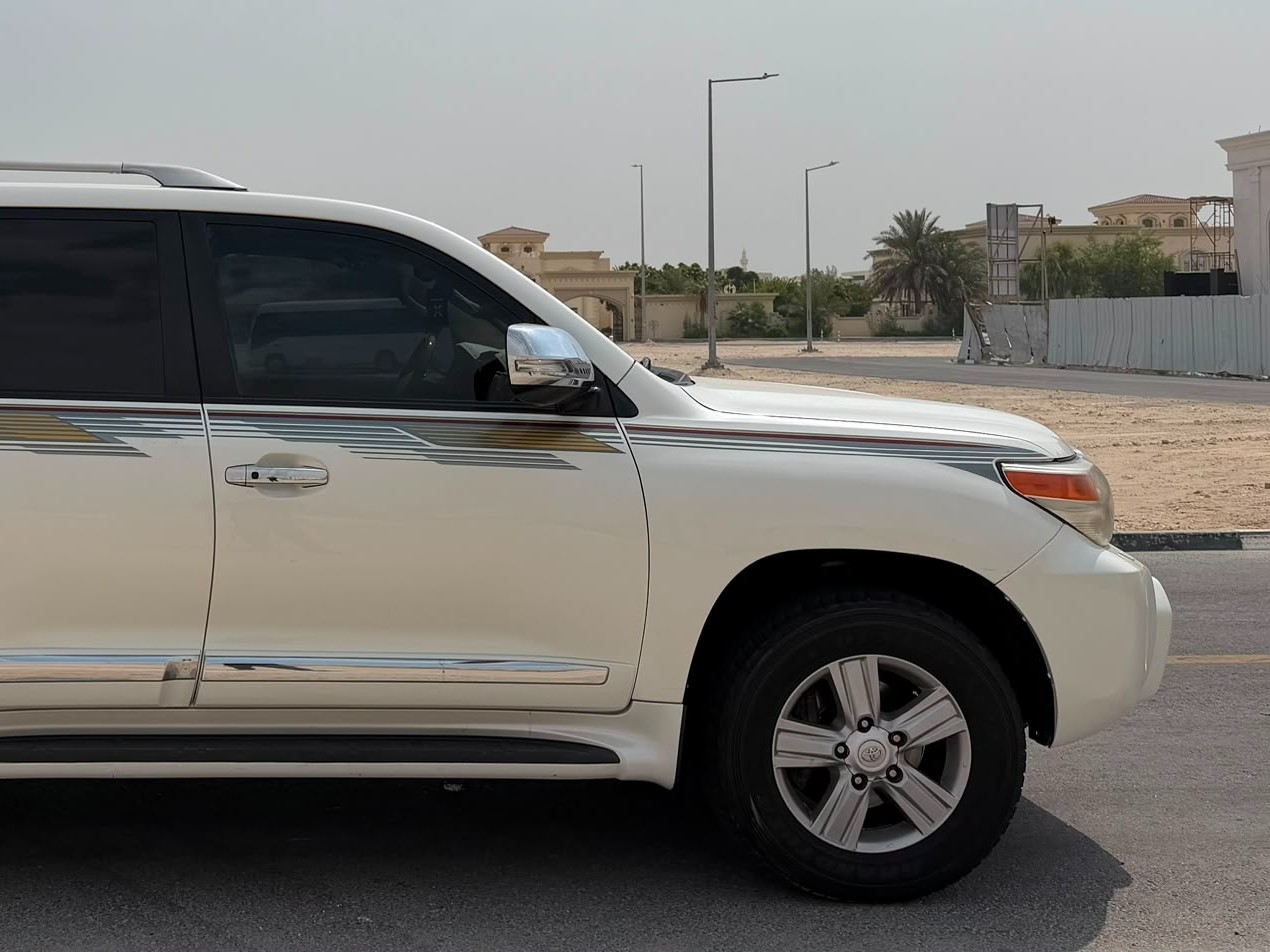 Toyota Land Cruiser GXR v8 2013 - Image 4