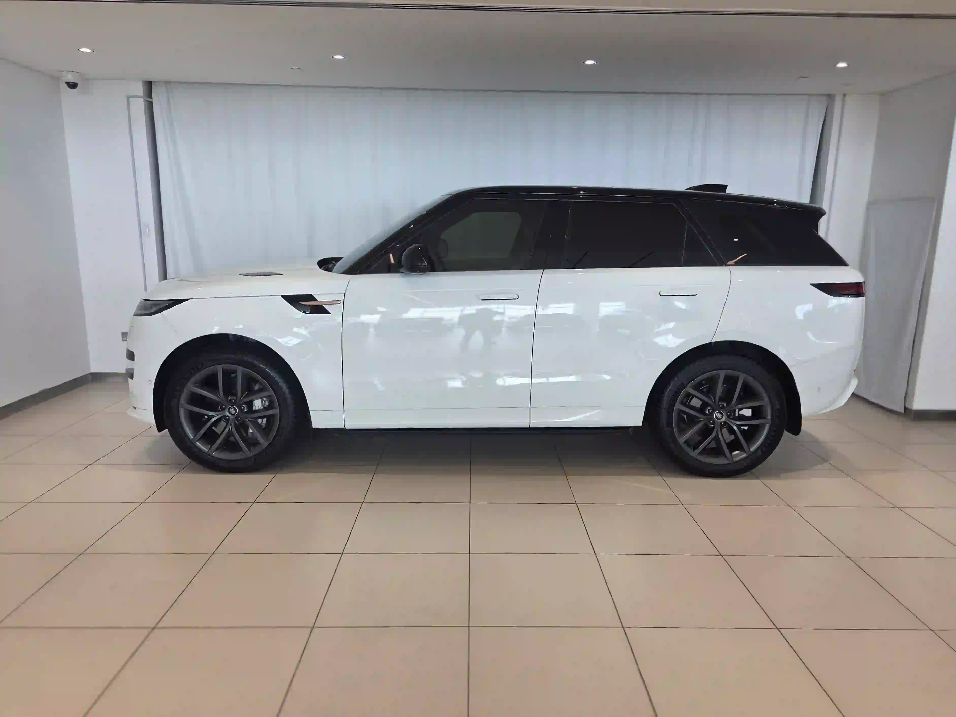 Land Rover Range Rover Sport 3.0i6 Dynamic SE 2025 - Image 3