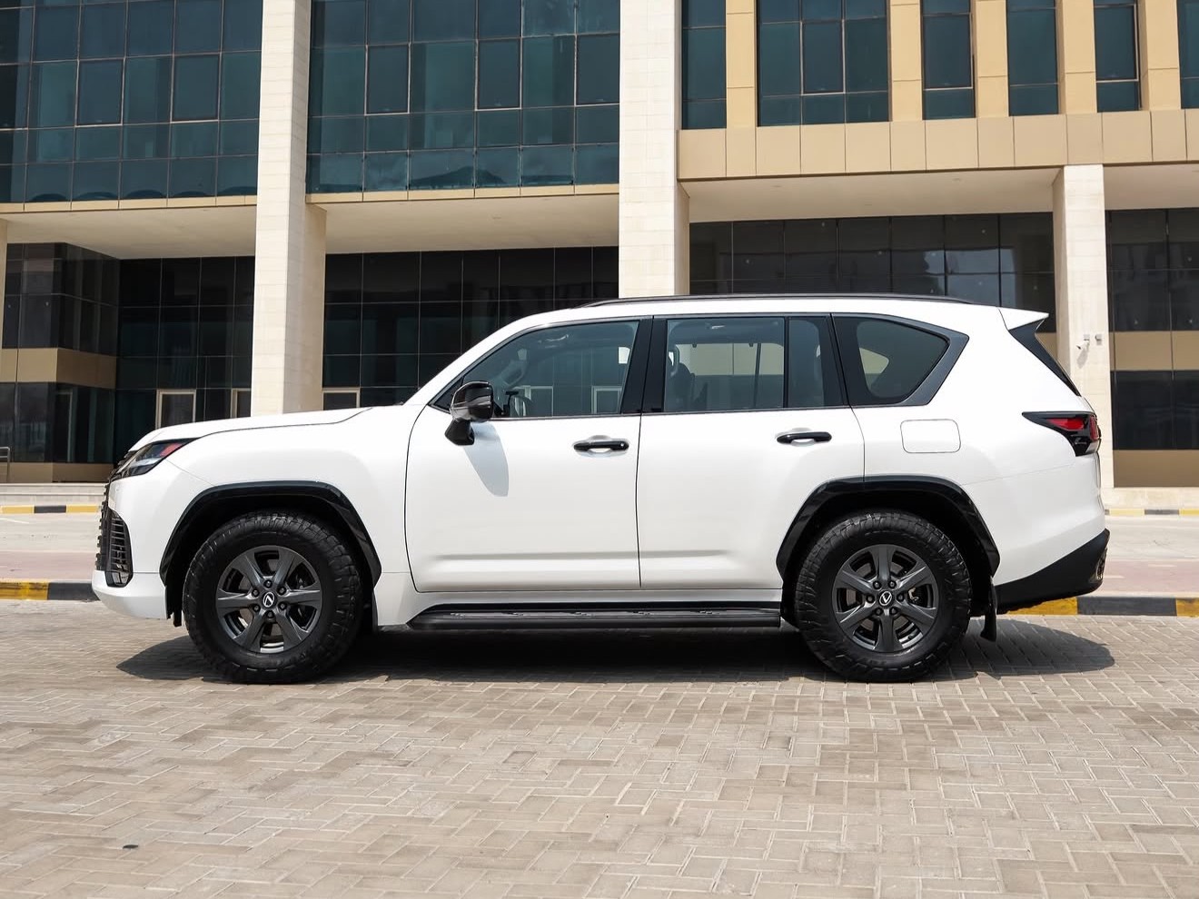 Lexus LX 600 OVERTRAIL 2025 - Image 2