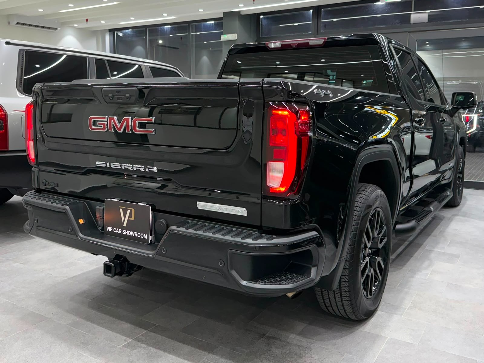 GMC Sierra Elevation  2023 - Image 4