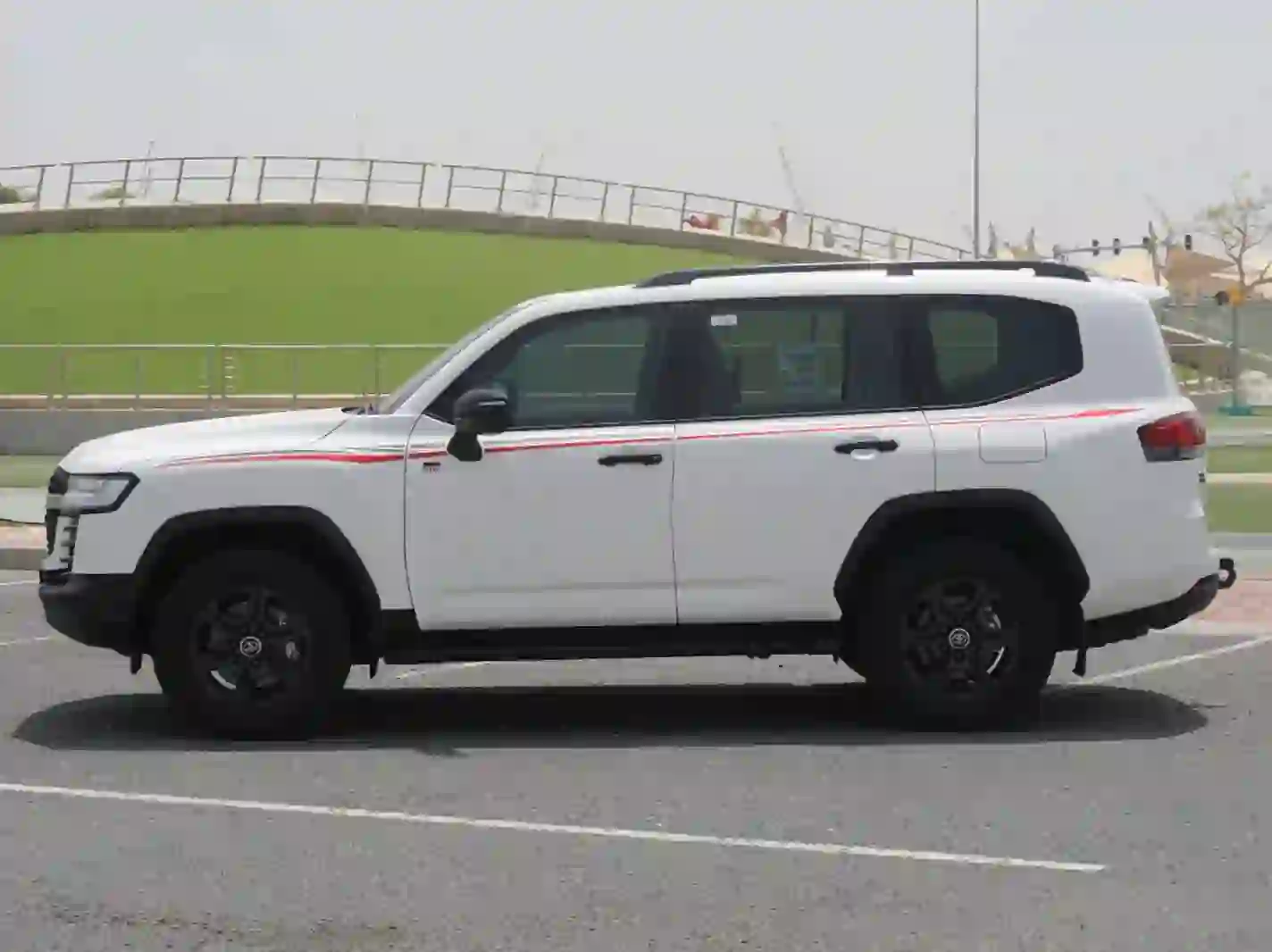 Toyota Land Cruiser GR TWIN TURBO 2025 - Image 2