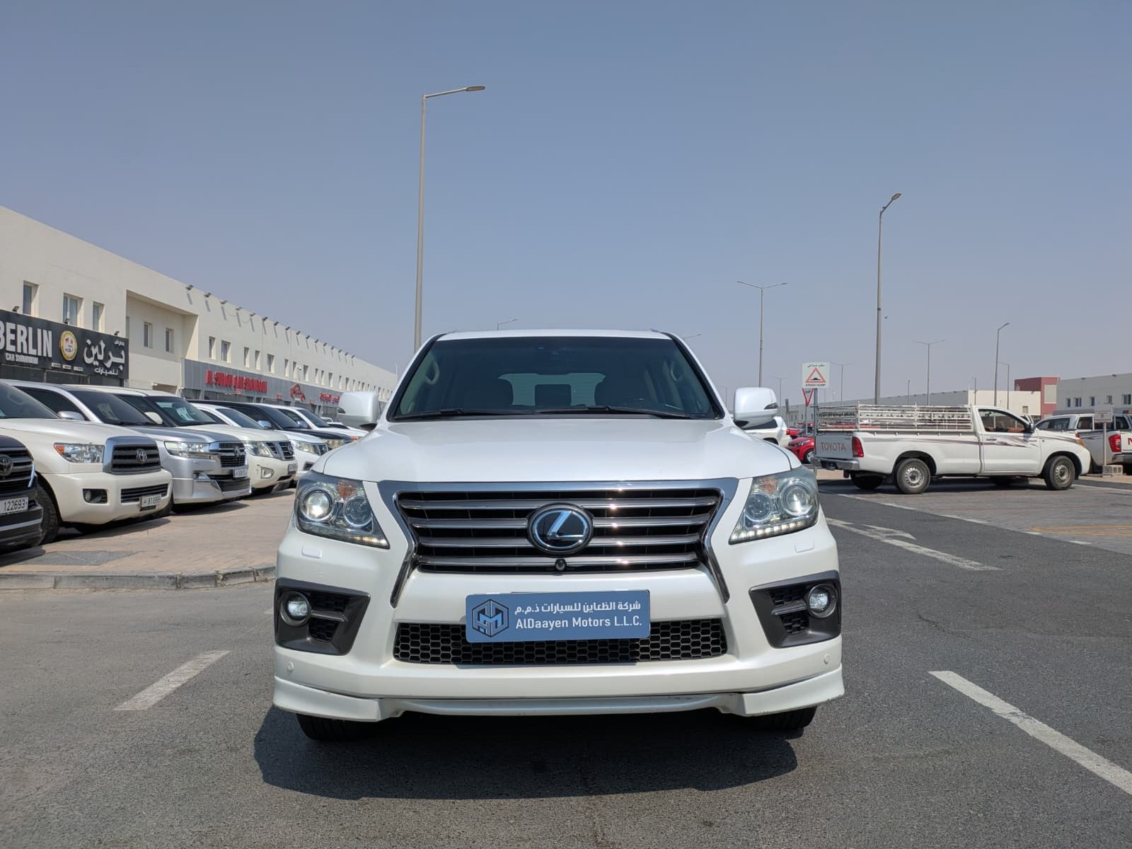 Lexus LX 570 S 2015 - Image 2