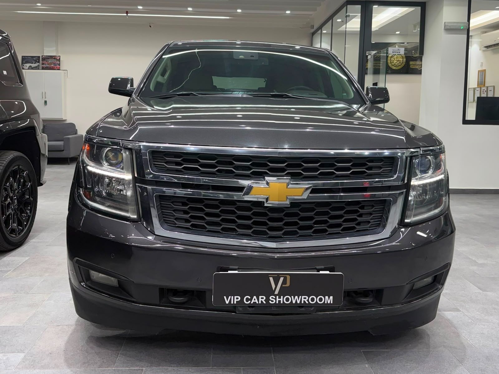 Chevrolet Suburban 2016 - Image 2