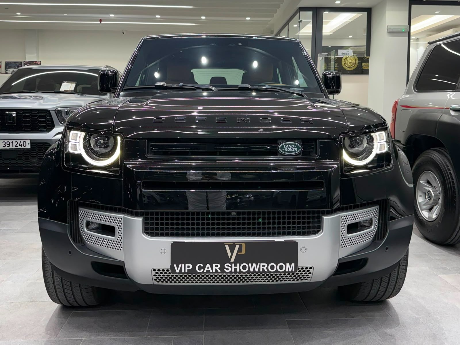 Land Rover Defender 110 3.0i6 HSE 2024 - Image 2