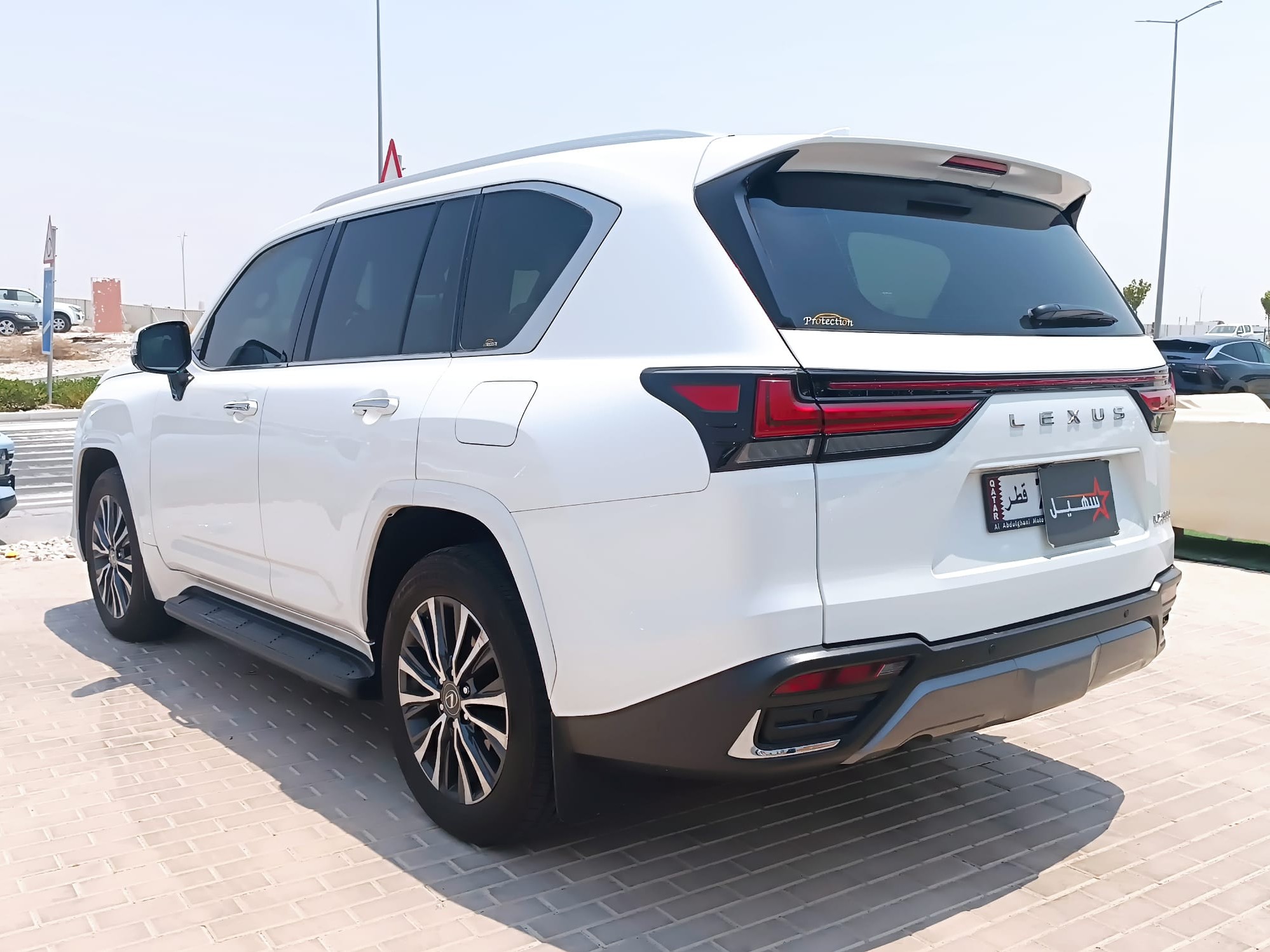 Lexus LX 600 Luxury  2025 - Image 4