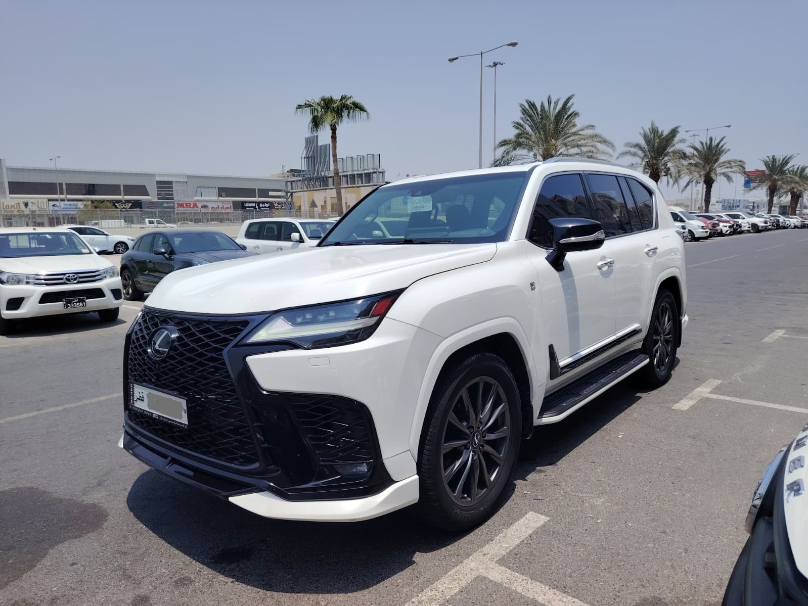 Lexus LX 600  F-Sport 2023 - Image 3