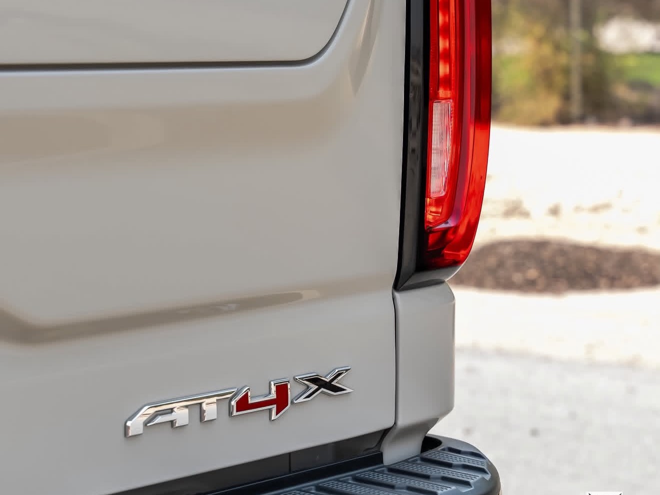 GMC Sierra AT4 X 2026 - Image 4