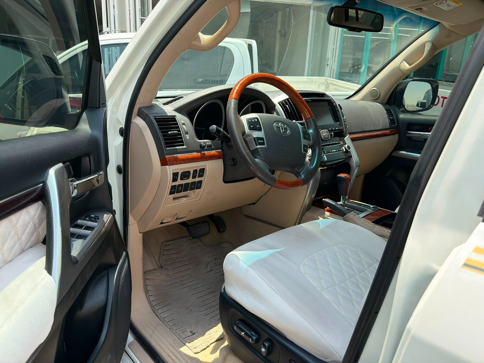 Toyota Land Cruiser VX.R 2015 - Image 4