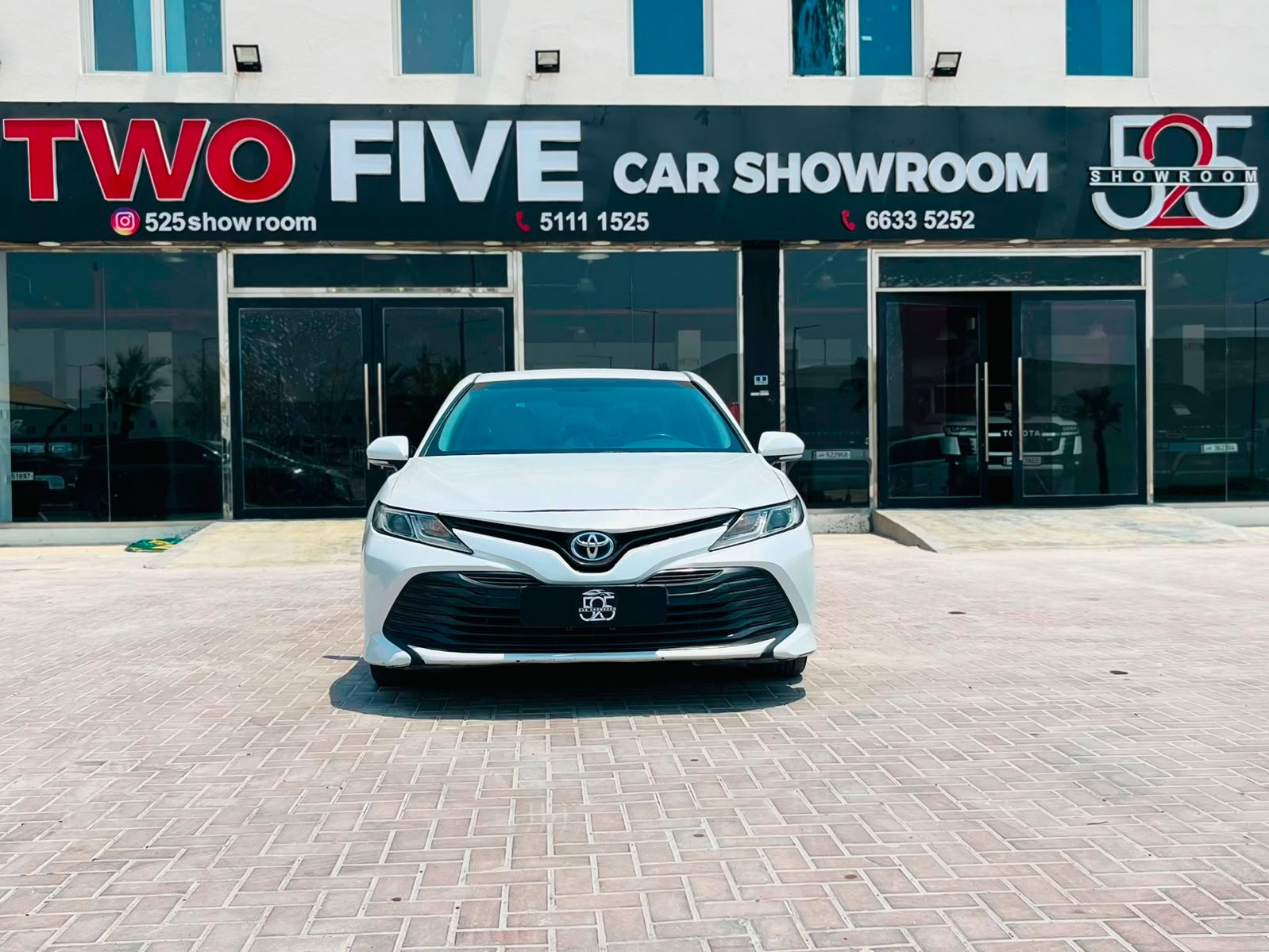 Toyota Camry LE 2019 - Image 2