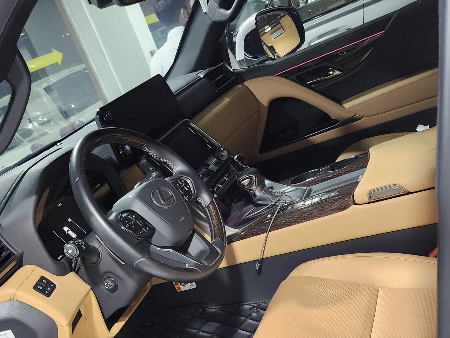 Lexus LX 600 Luxury  2026 - Image 4