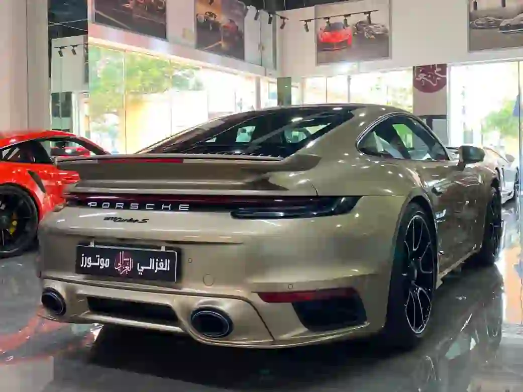 Porsche 911 Turbo S 2023 - Image 4
