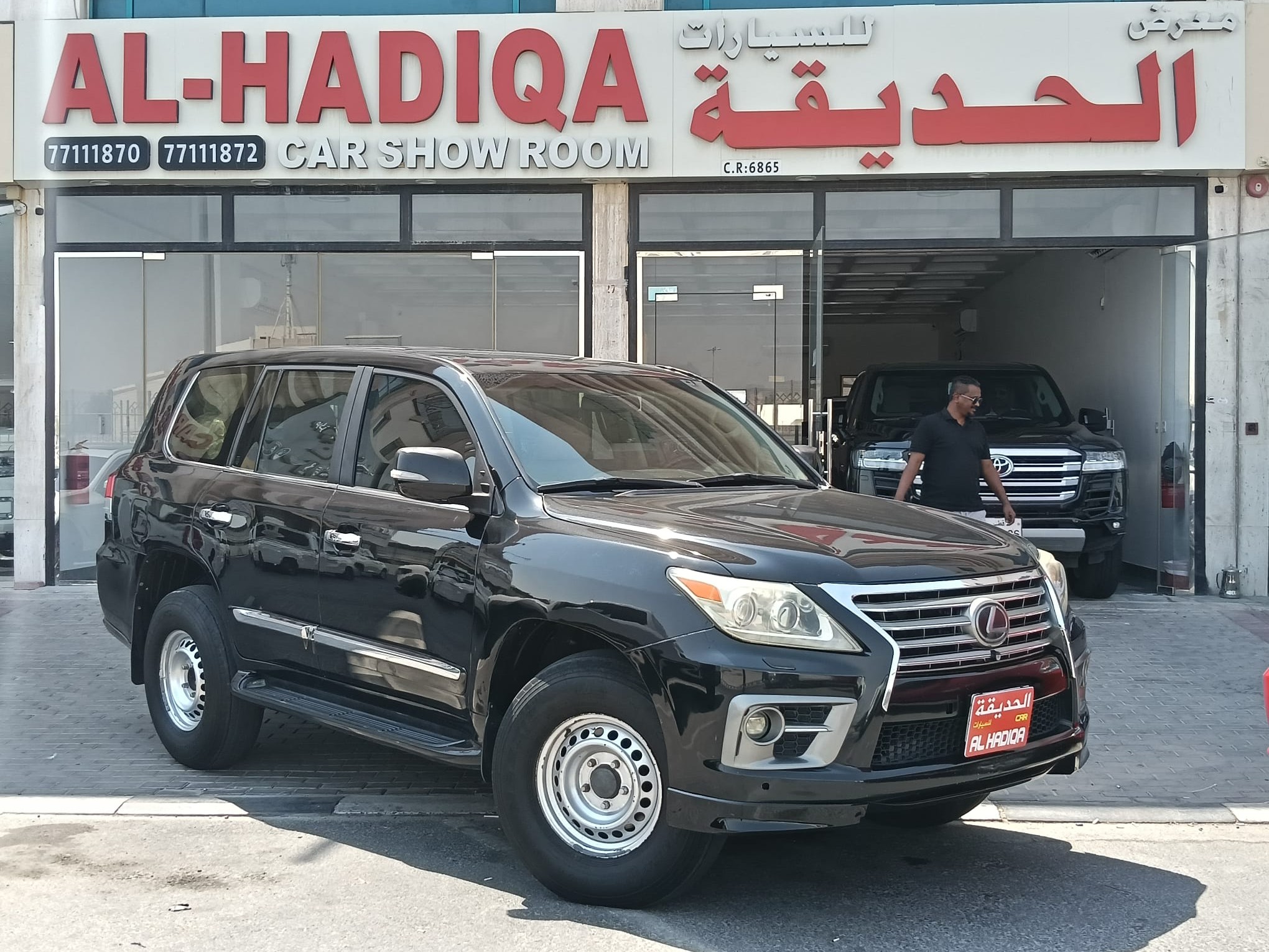 Lexus LX 570 S 2010 - Image 2