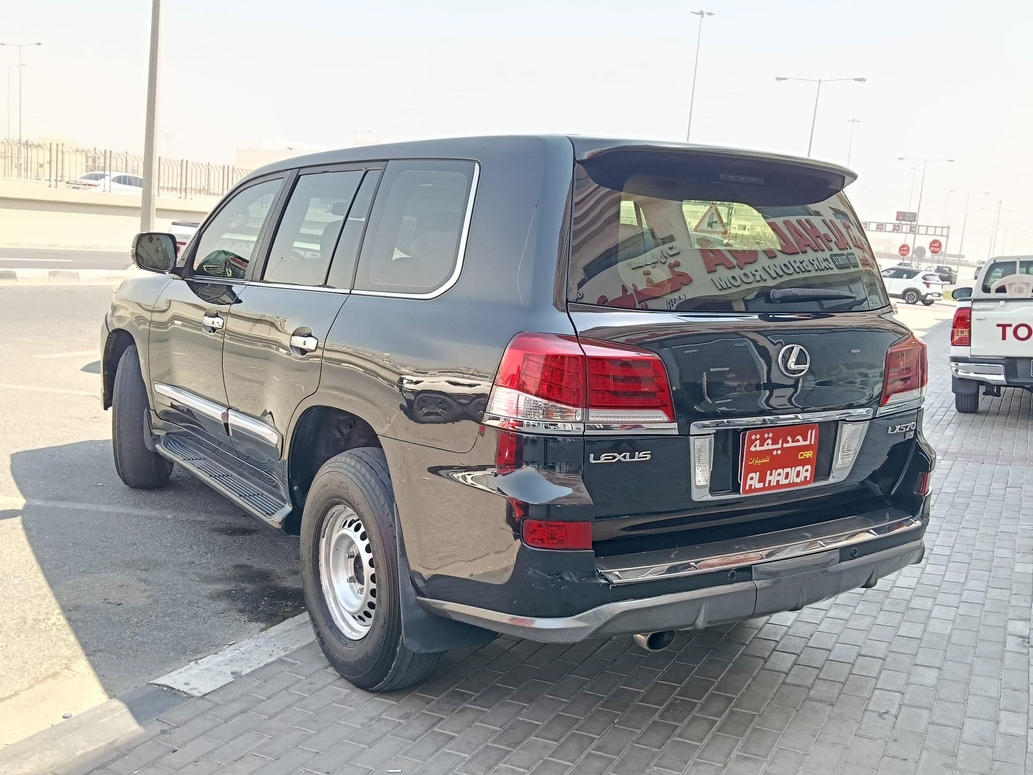 Lexus LX 570 S 2010 - Image 4