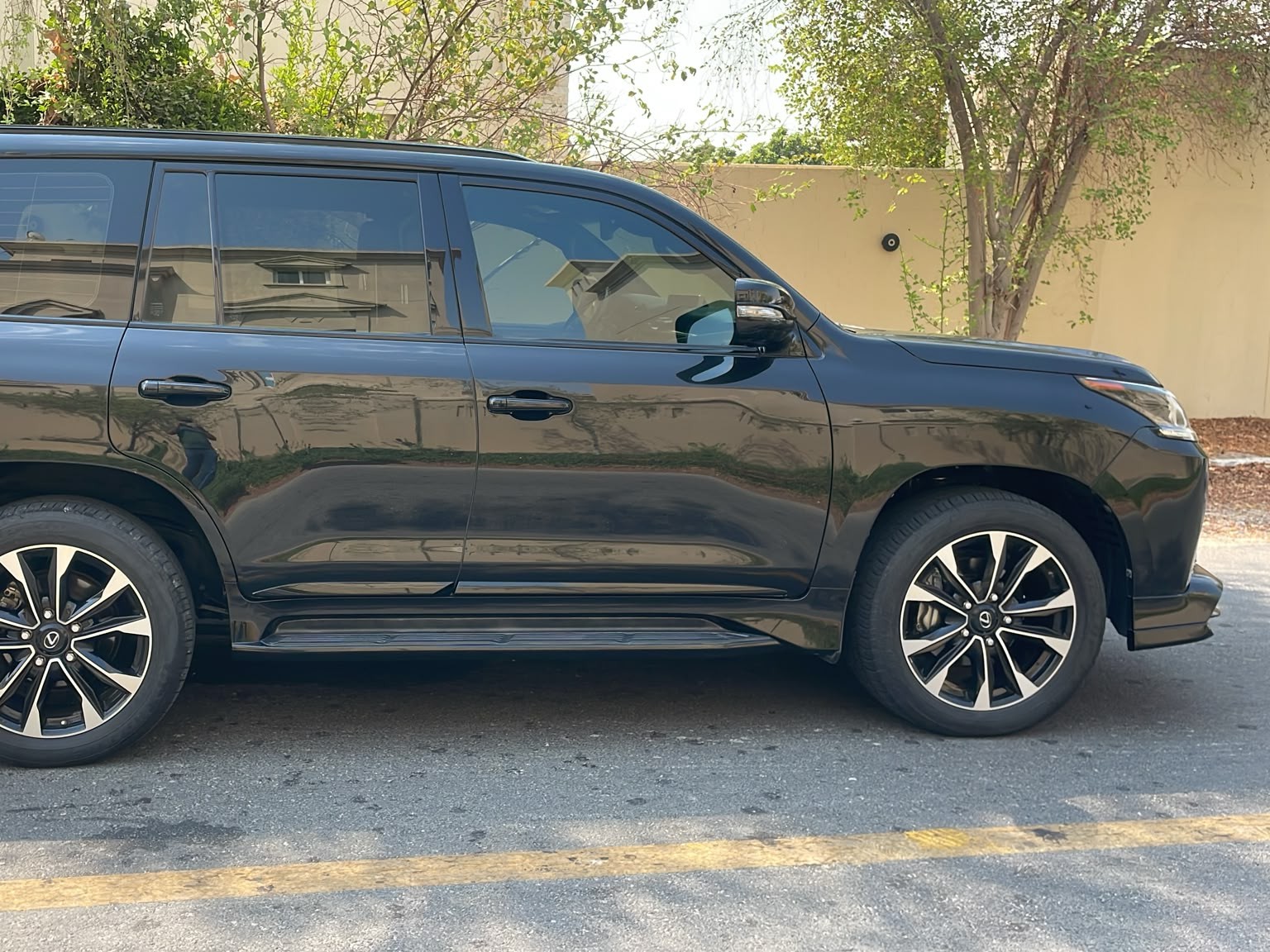 Lexus LX 570 S Black Edition 2021 - Image 4