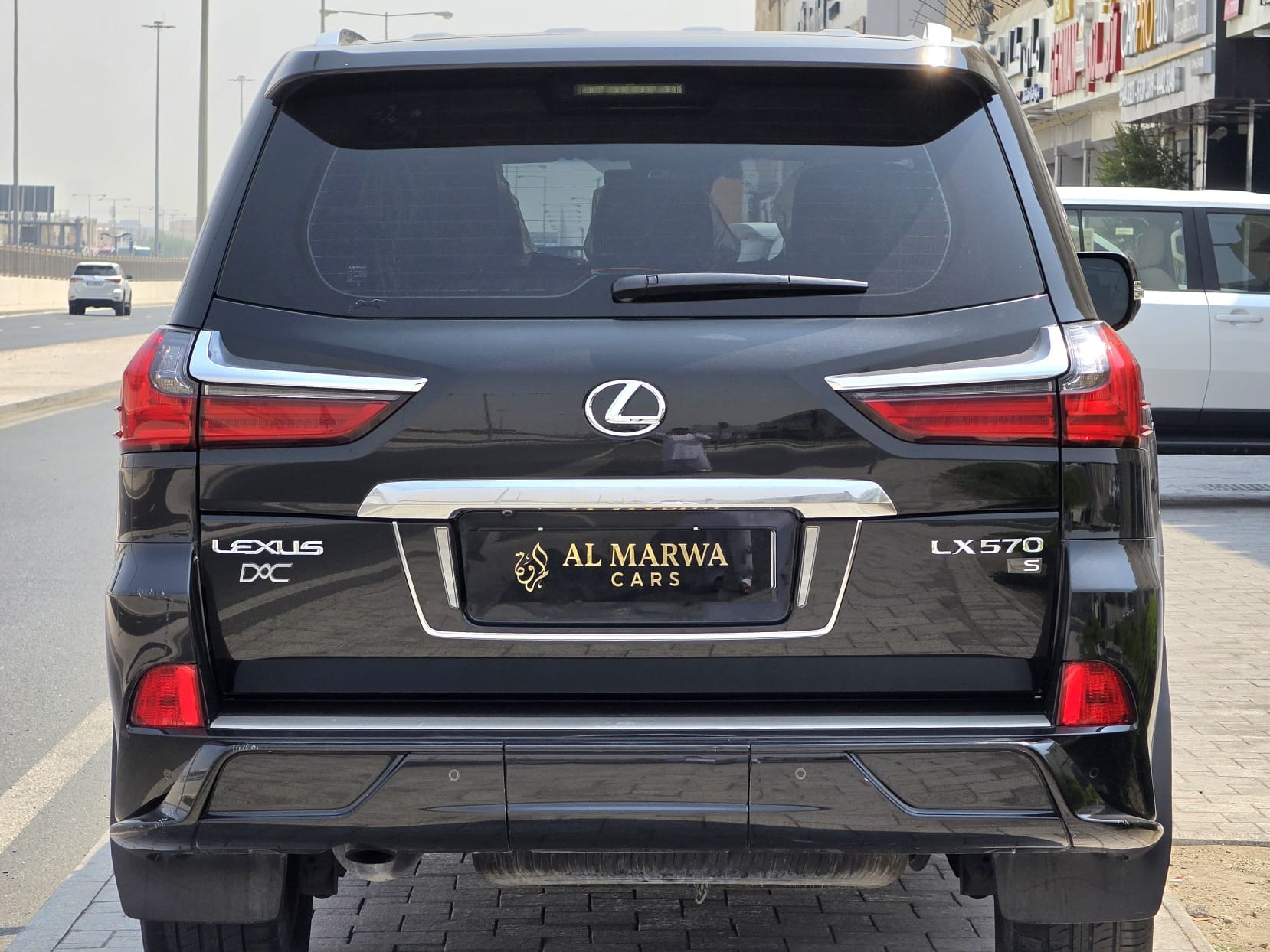 Lexus LX 570 S Black Edition 2021 - Image 4