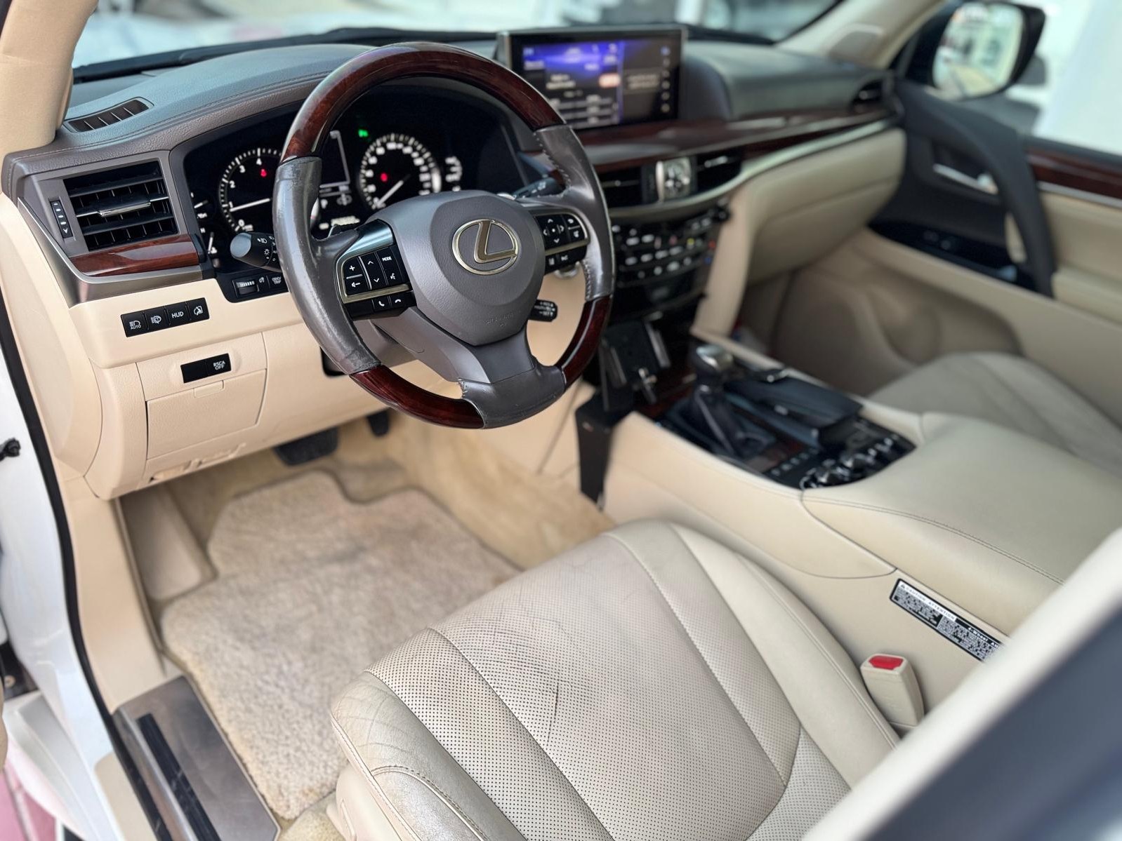 Lexus LX 570 S 2016 - Image 4