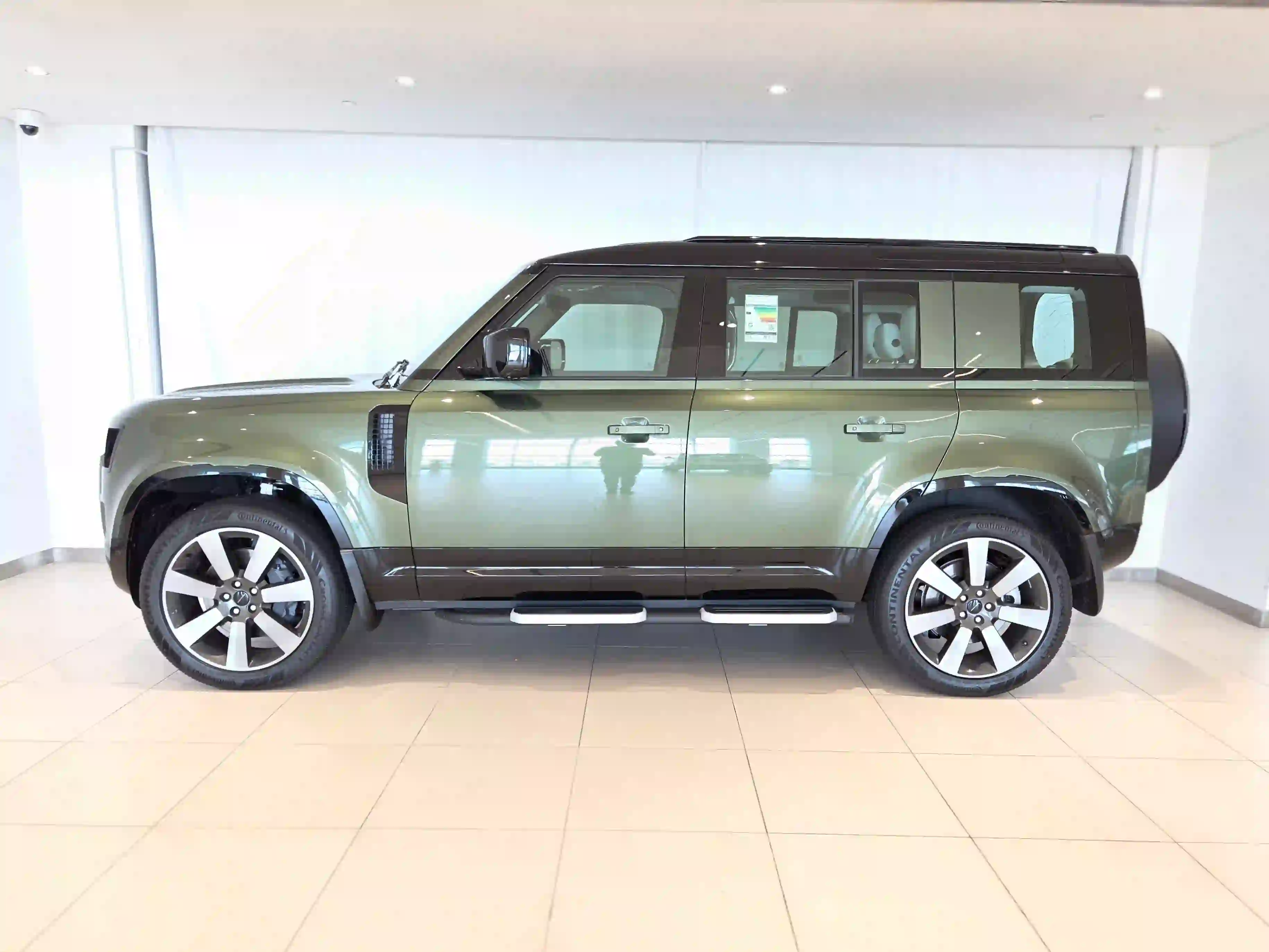 Land Rover Defender 110 3.0i6 X-Dynamic HSE 2026 - Image 3
